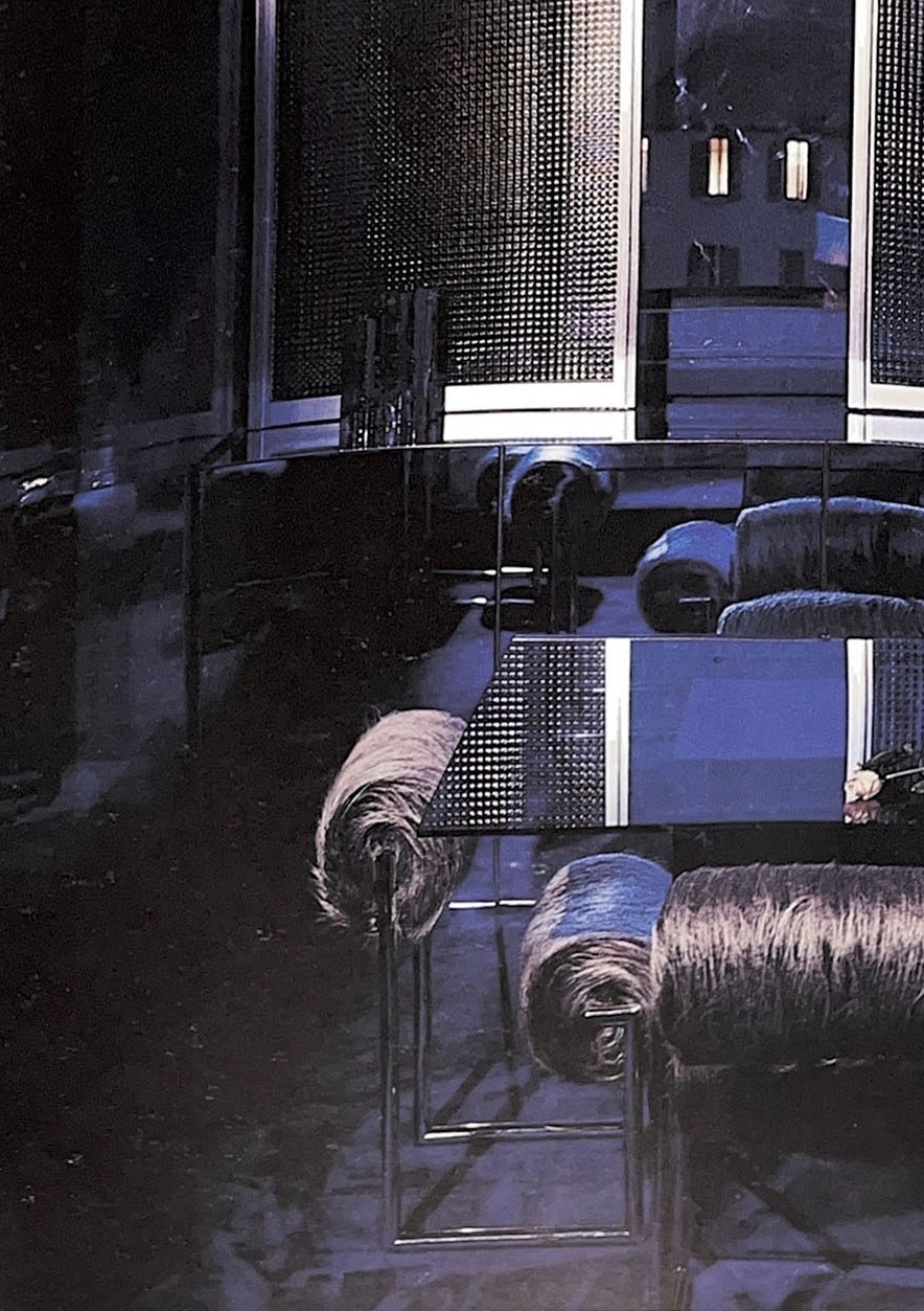 Historical archive due piu armchair 4 min