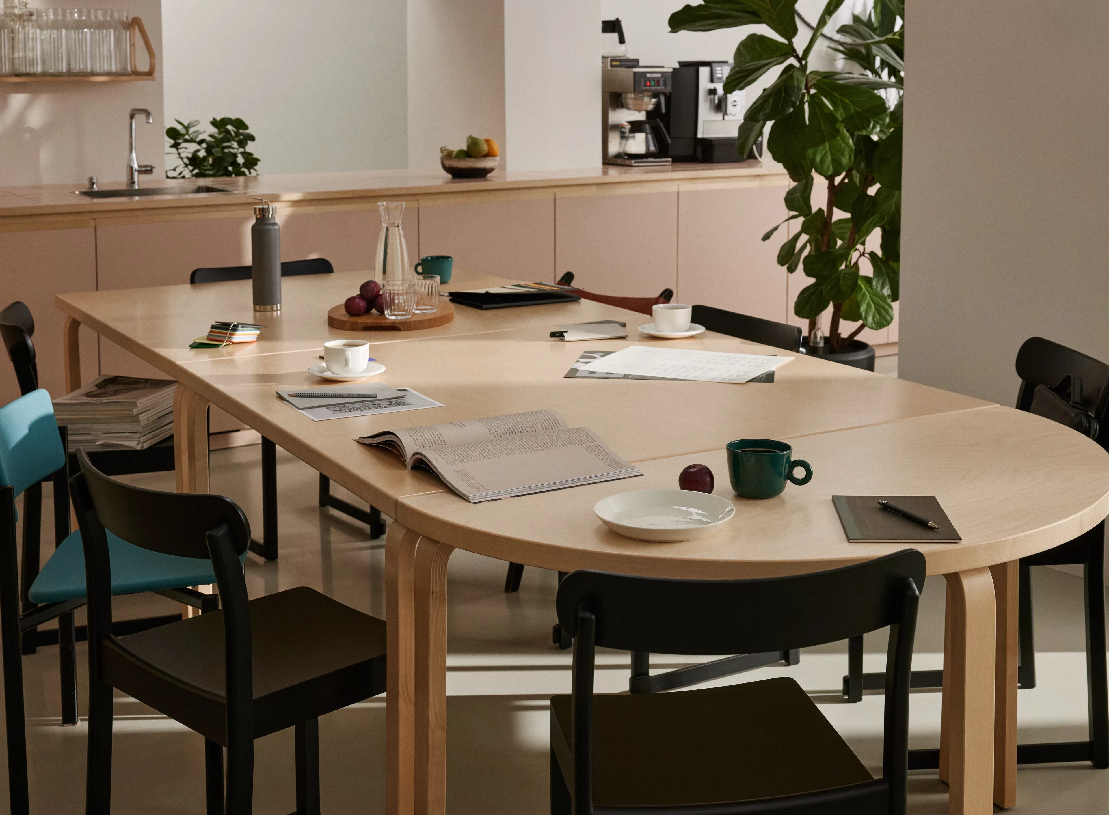 Aalto table square 84 half round 95 Atelier Chair 3 8856336