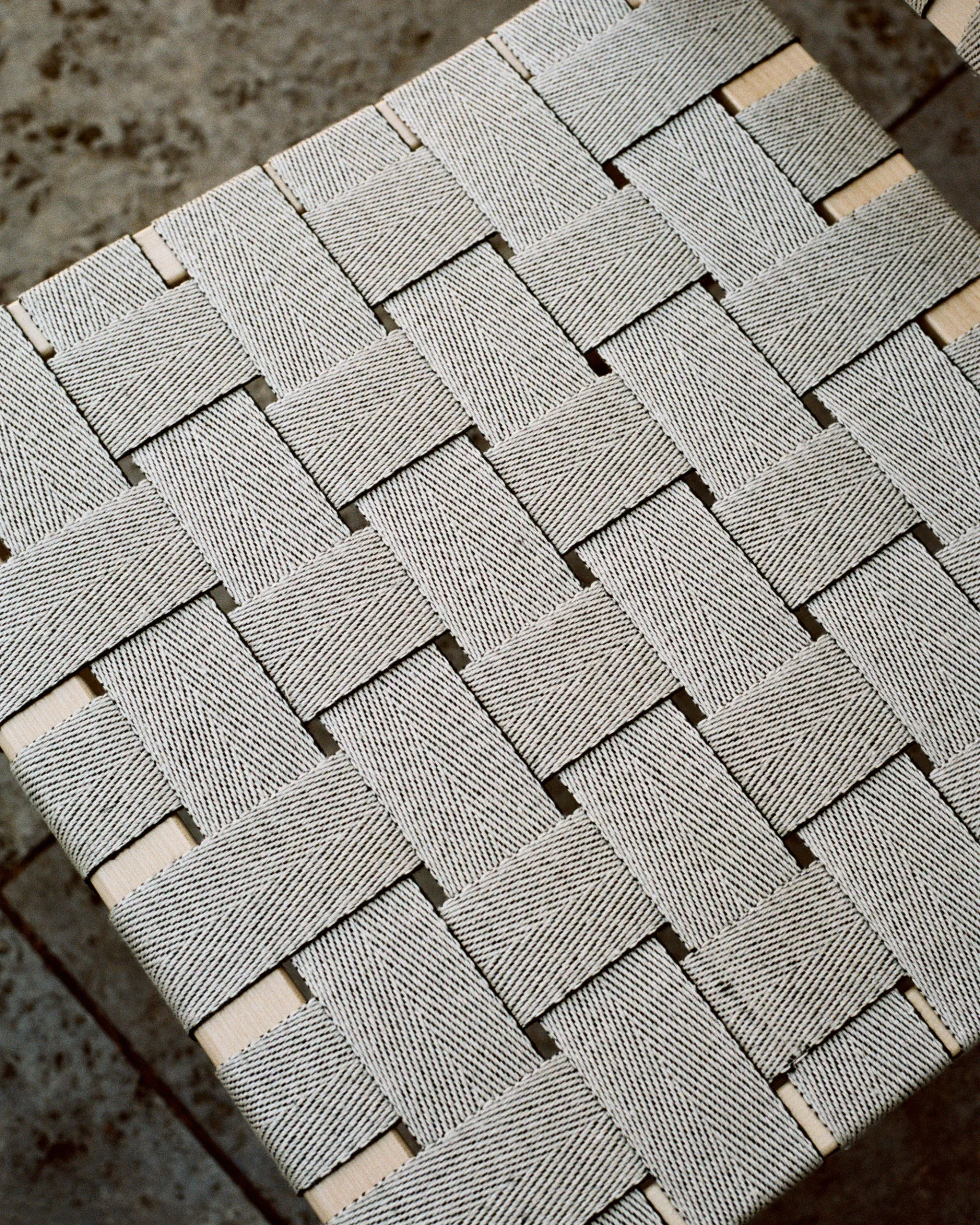 Chair 611 clear lacquer natural black webbing