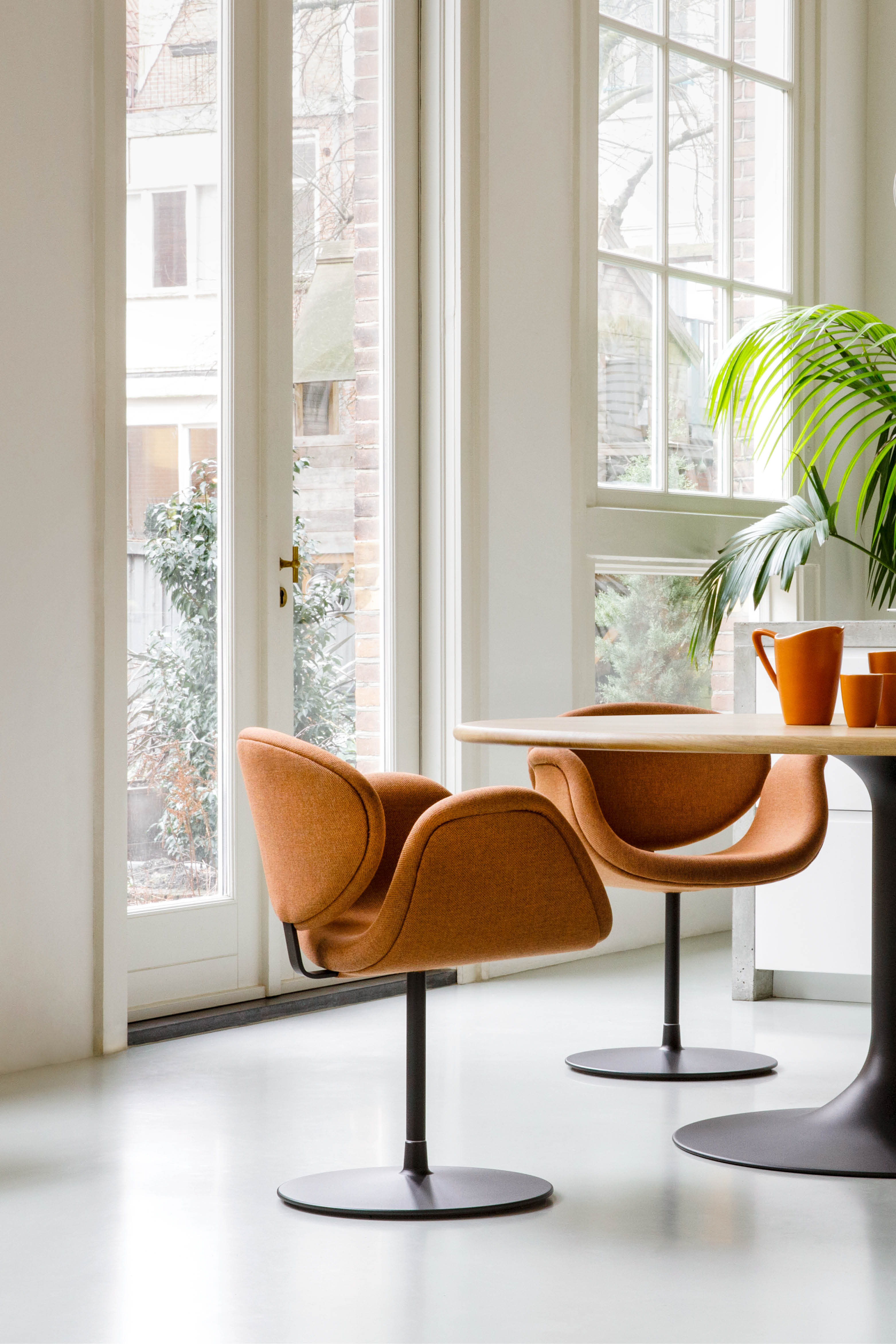 Artifort Little Tulip 2 HR