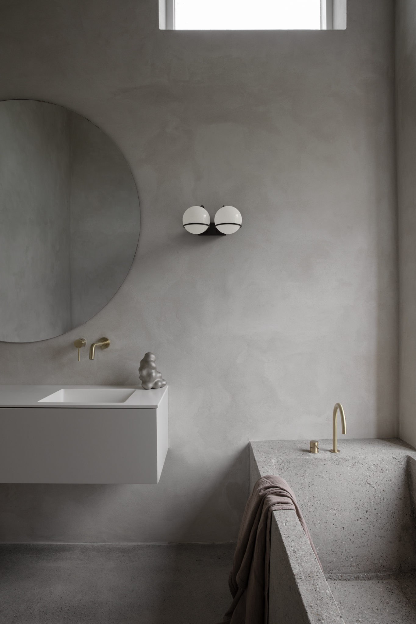 M237 2 Astep 0219 72dpi 1365x2048