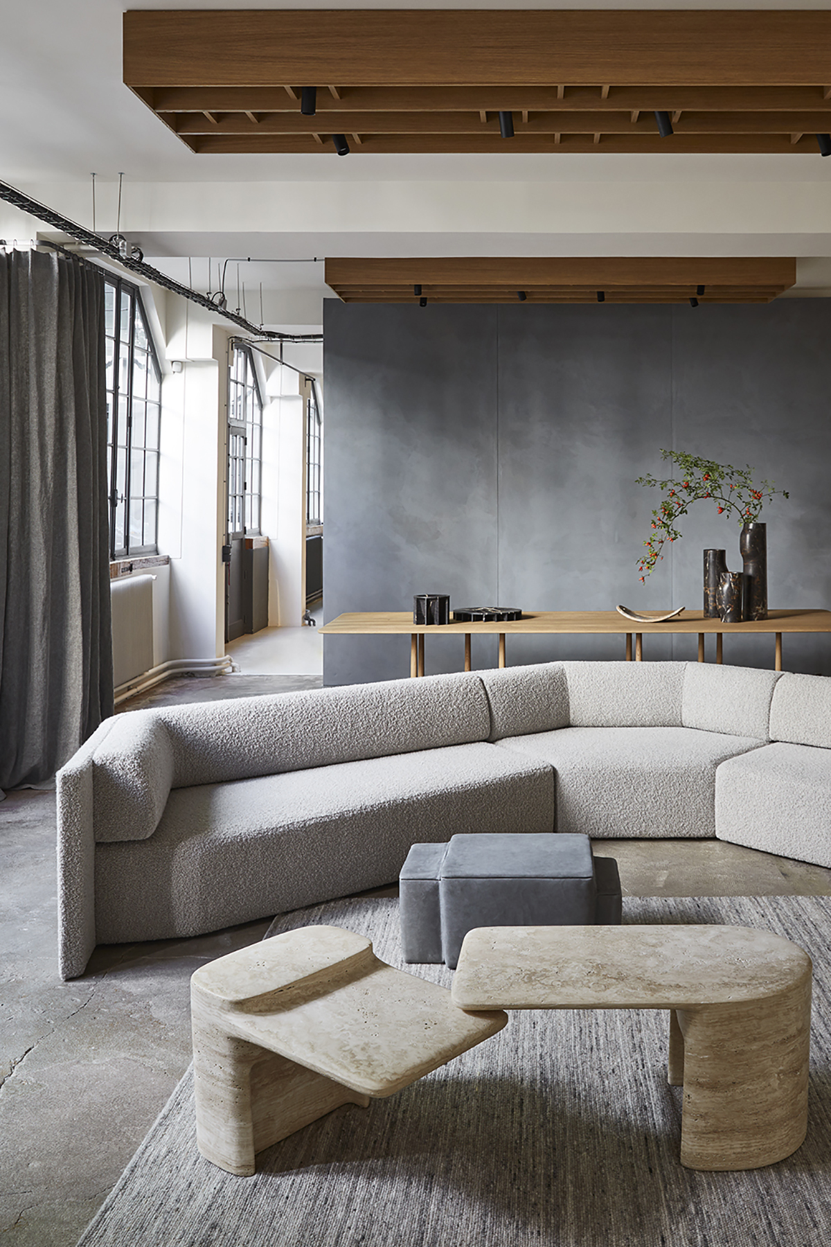 Declourt Collection EKO sofa TYE table