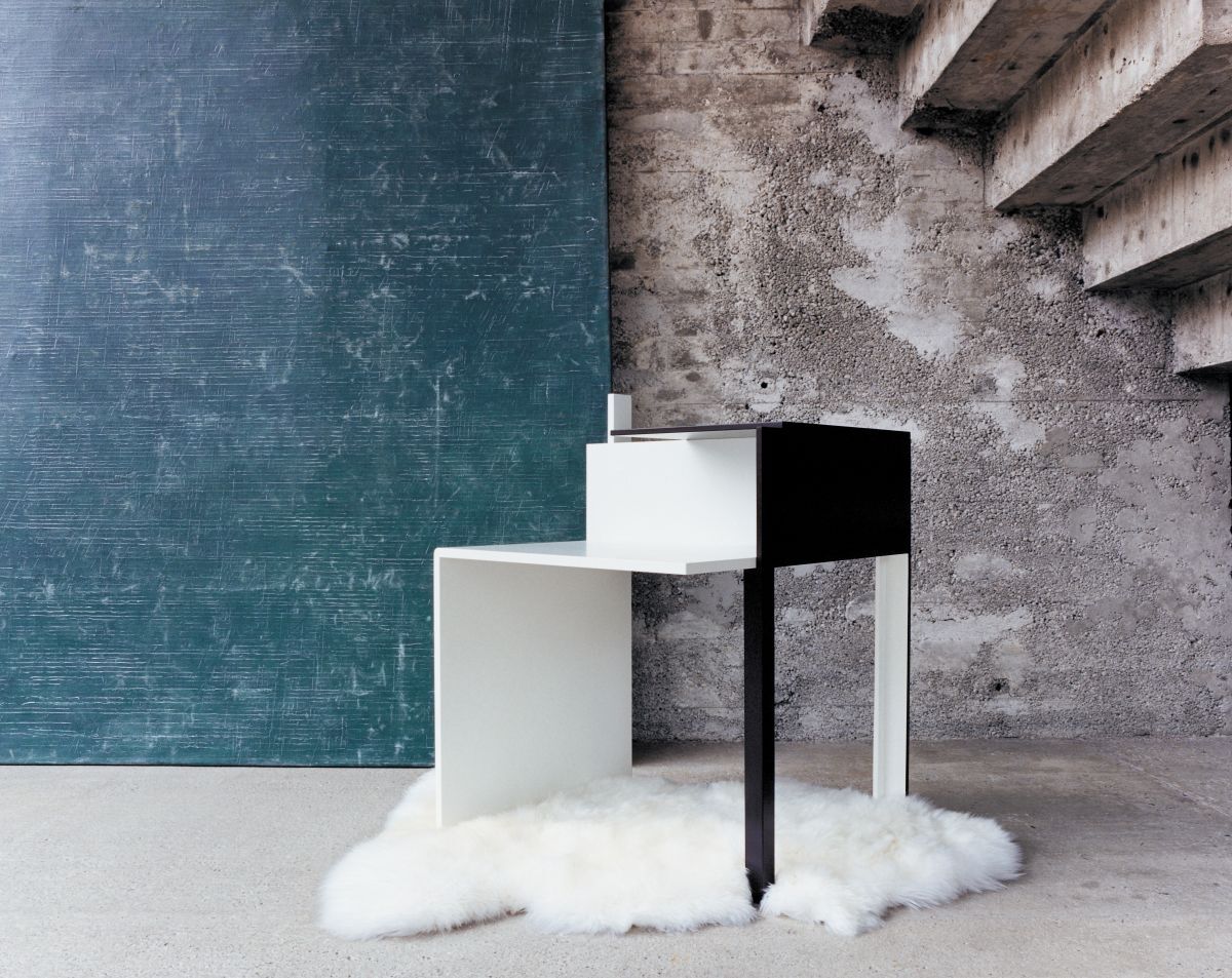 Classi Con de stijl table photo halard