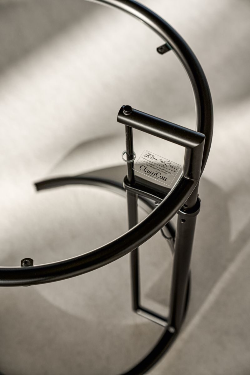 Classi Con adjustable table e1027 black version detail photo hassos