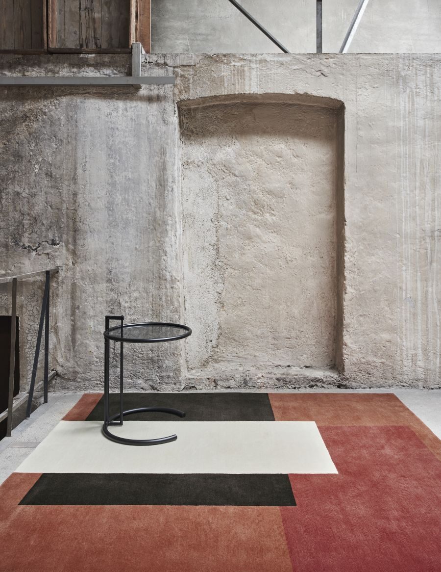 Classi Con cassis rug adjustable table e1027 black version photo hassos