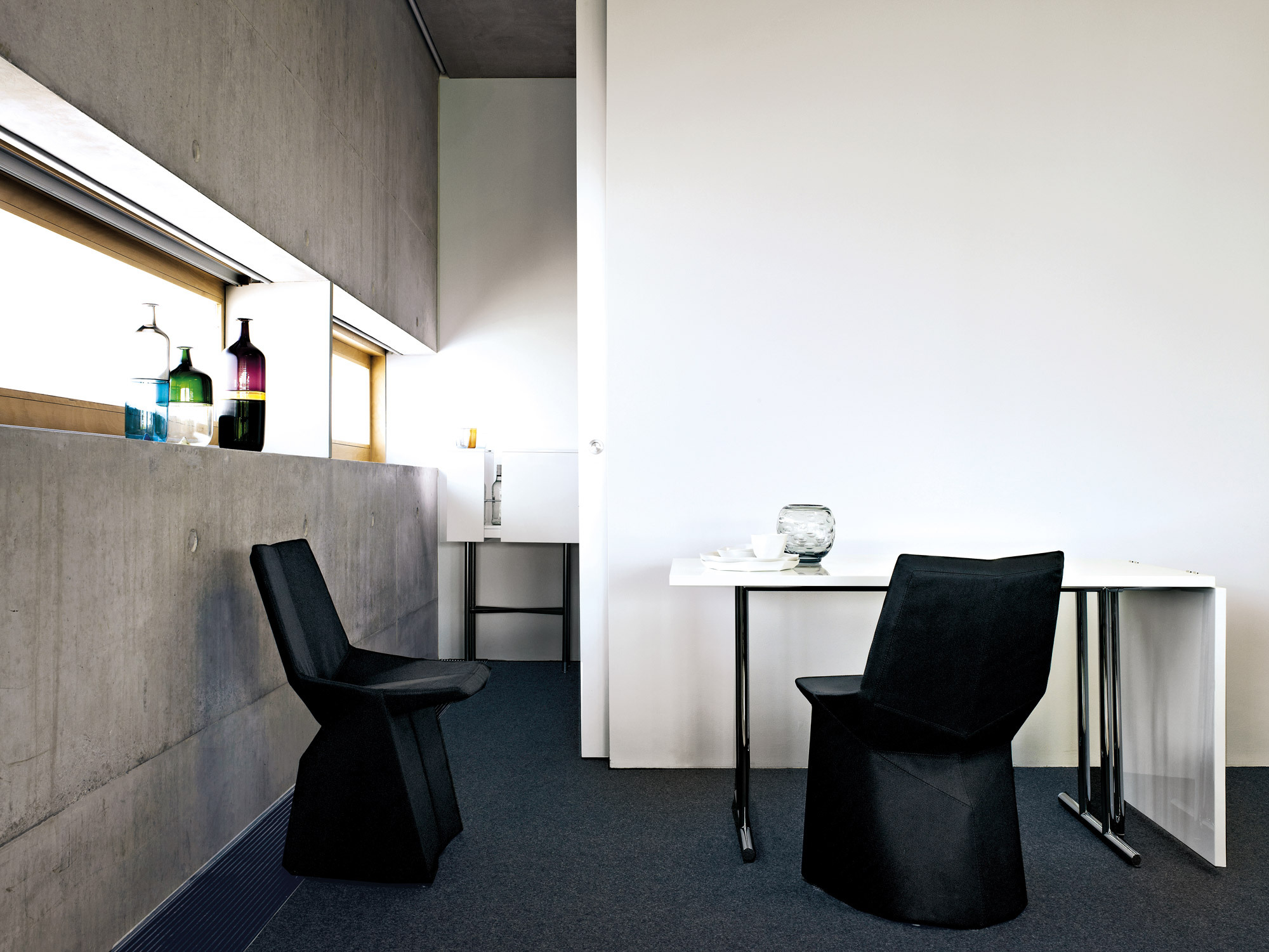 Classi Con mars chair lou perou table photo seelen