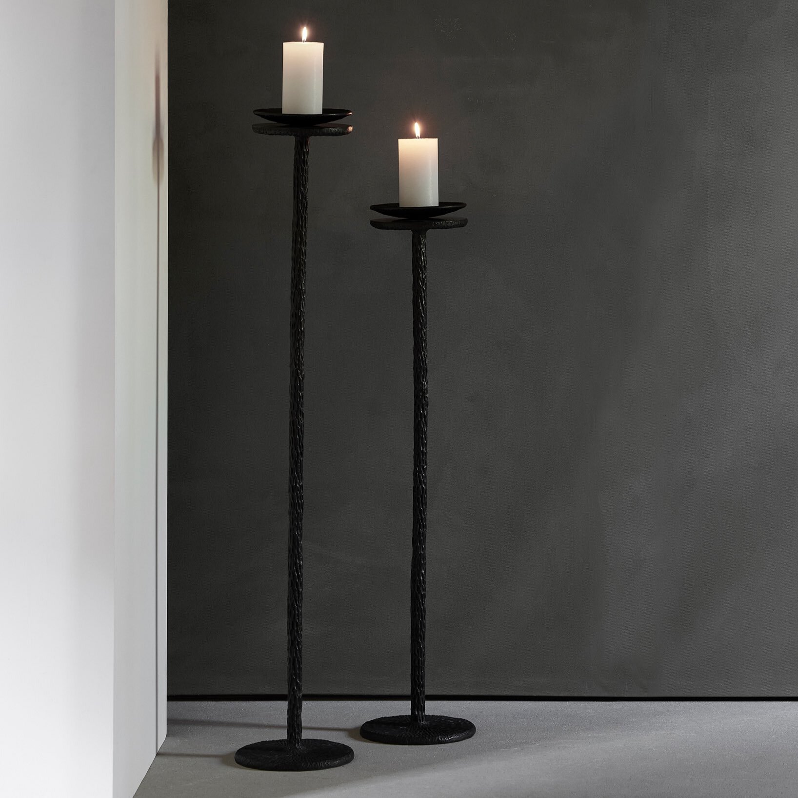 MATHIEU DELACROIX HALO CANDLESTICKS2 COLLECTION PARTICULIERE CREDIT PHOTO F AMIAND