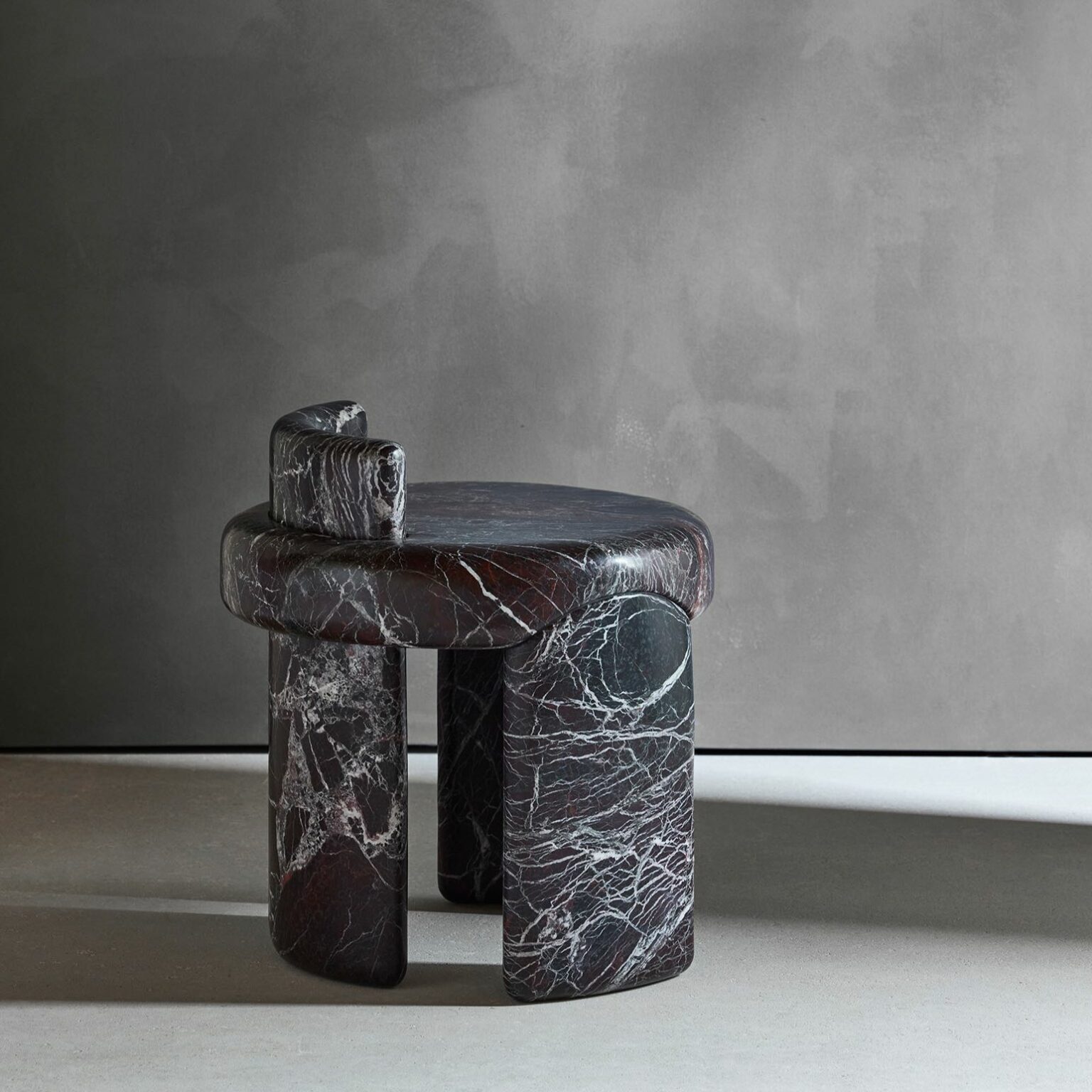 KAFA STOOL ROSSO LEVANTO3 LUCA ERBA COLLECTION PARTICULIERE CREDIT PHOTO F AMIAND 1536x1536