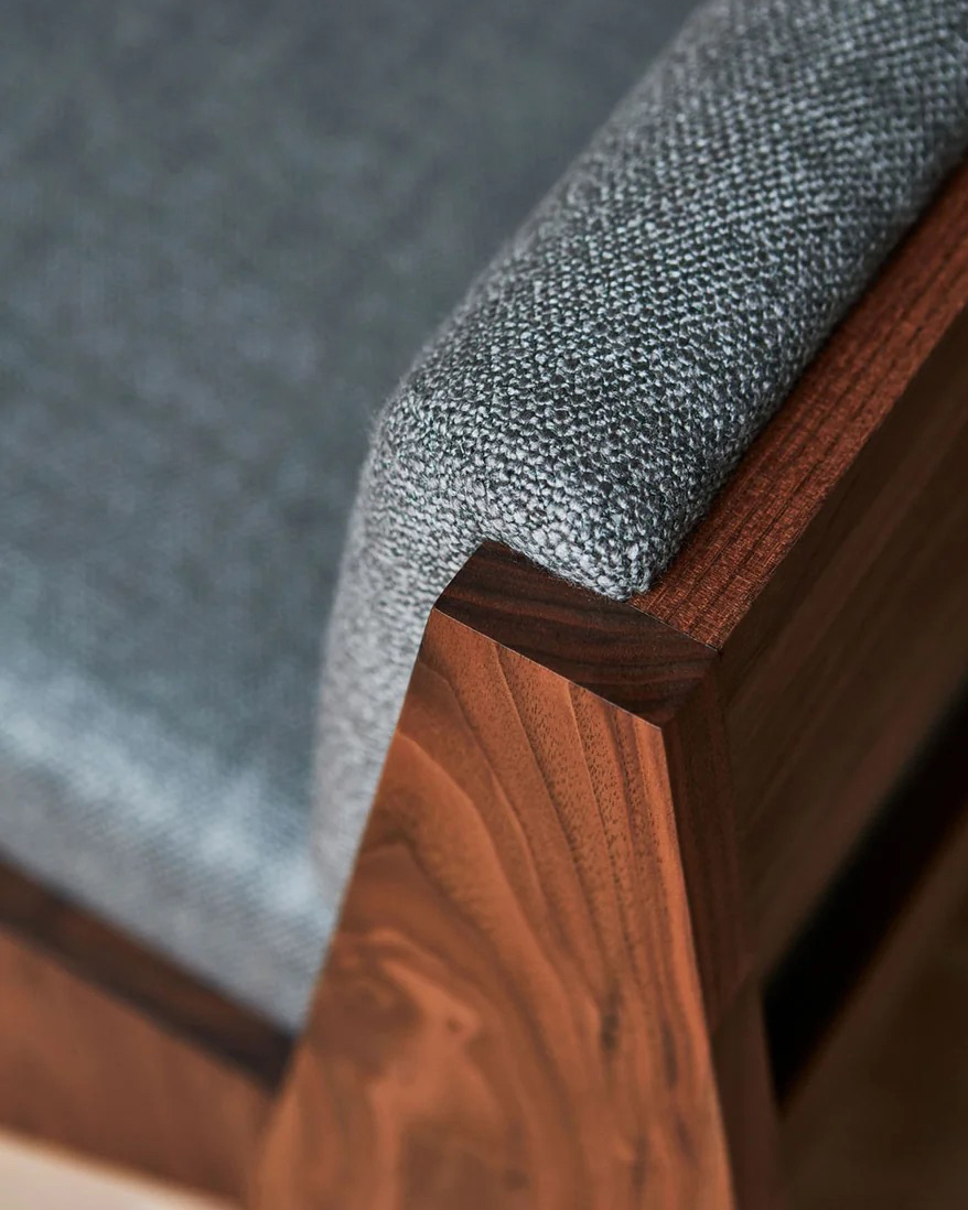 179 Altair Chair in Danish oiled walnut and Base 007 fabric by Anthony Guerree photographed by Yuki Sugiura detail4 WEB 1800x1800 2