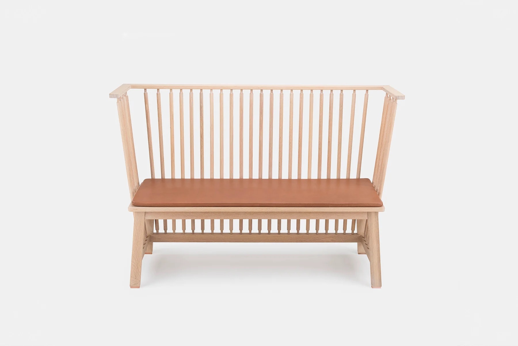 451 Two Seater Low Settleby Studioilseinwhiteoiledoak frontweb 06671764 7ef7 4608 8619 22af29212ddd 1800x1800