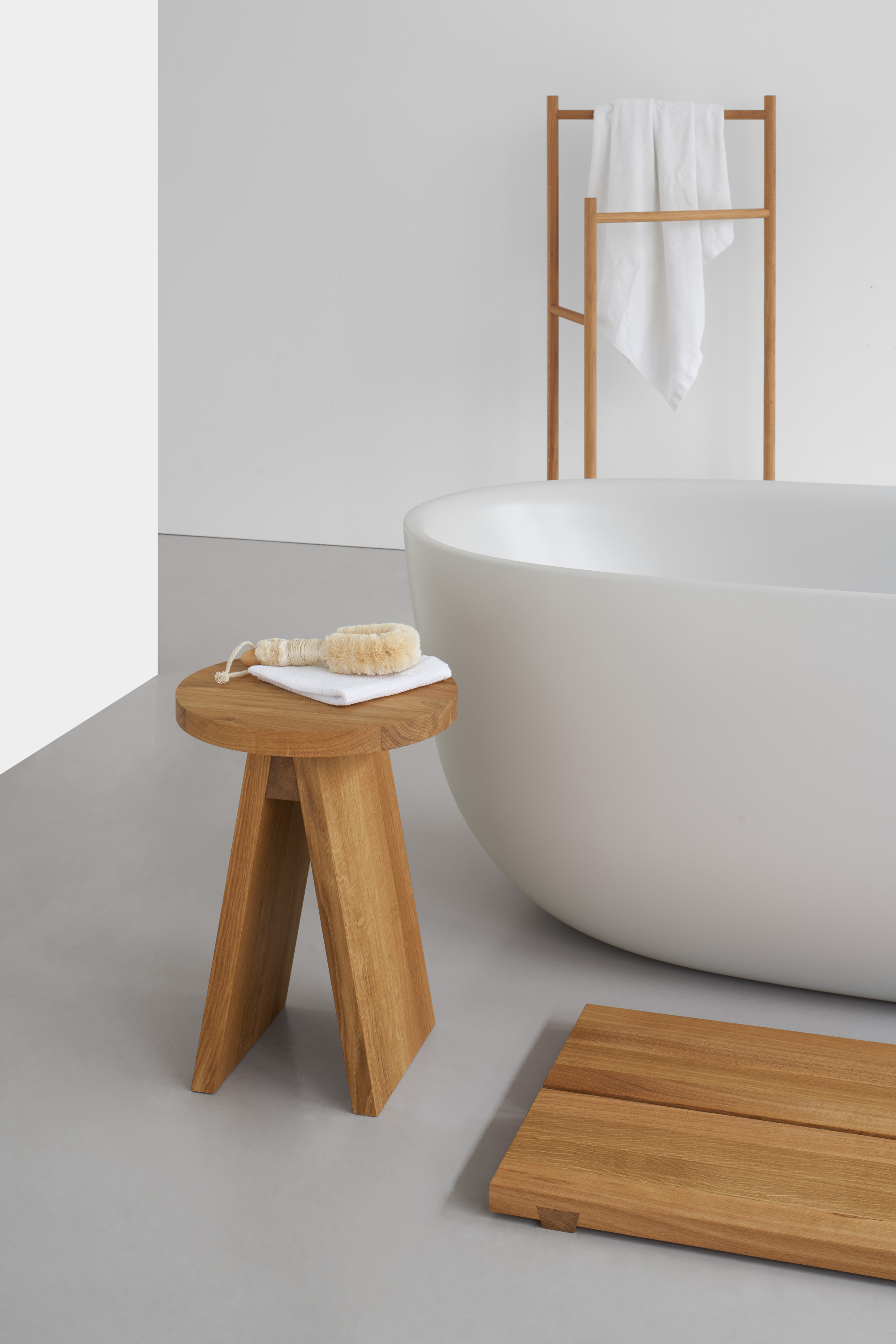 EK01 STOOL EK04 TRIPOD EK06 BASE