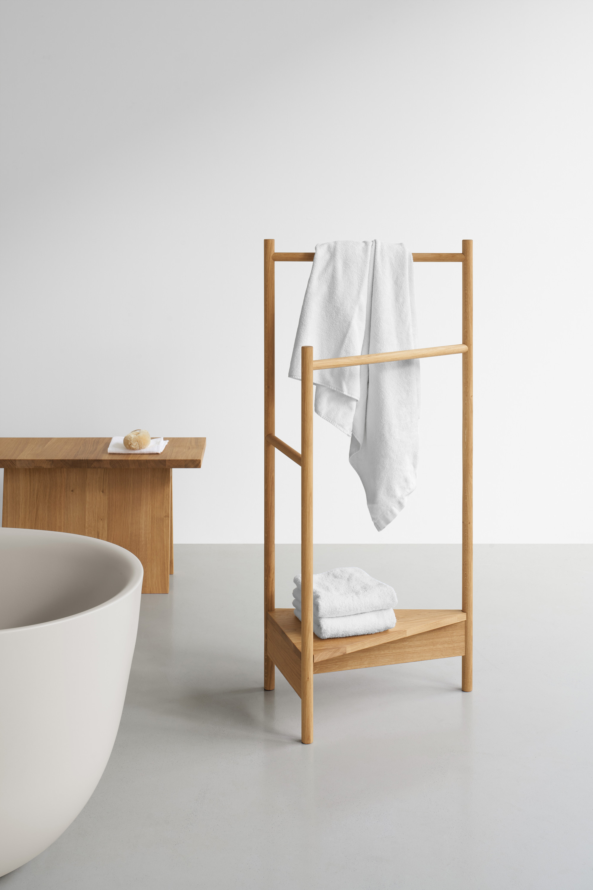 EK03 BENCH EK04 TRIPOD