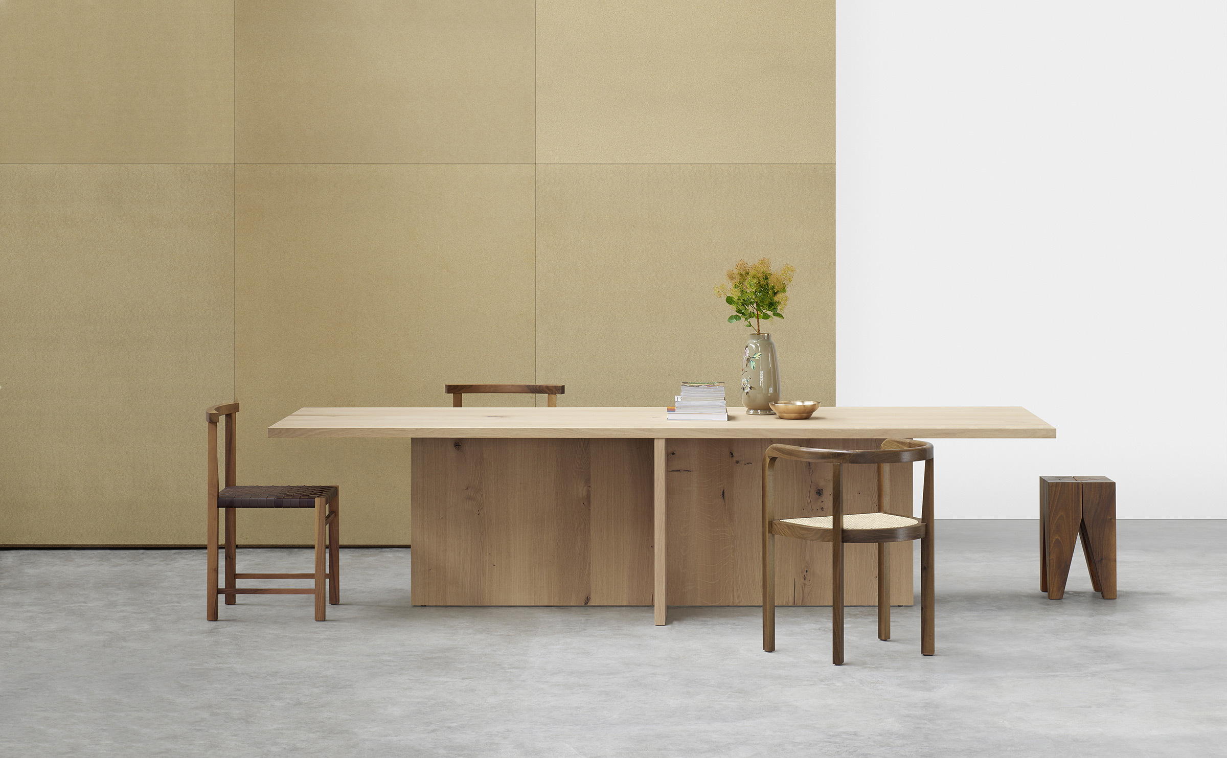 001 TA18 ZEHN oak white FK02 KARNAK RH01 STUTTGART ST04 BACKENZAHN stool 300dpi gespiegelt