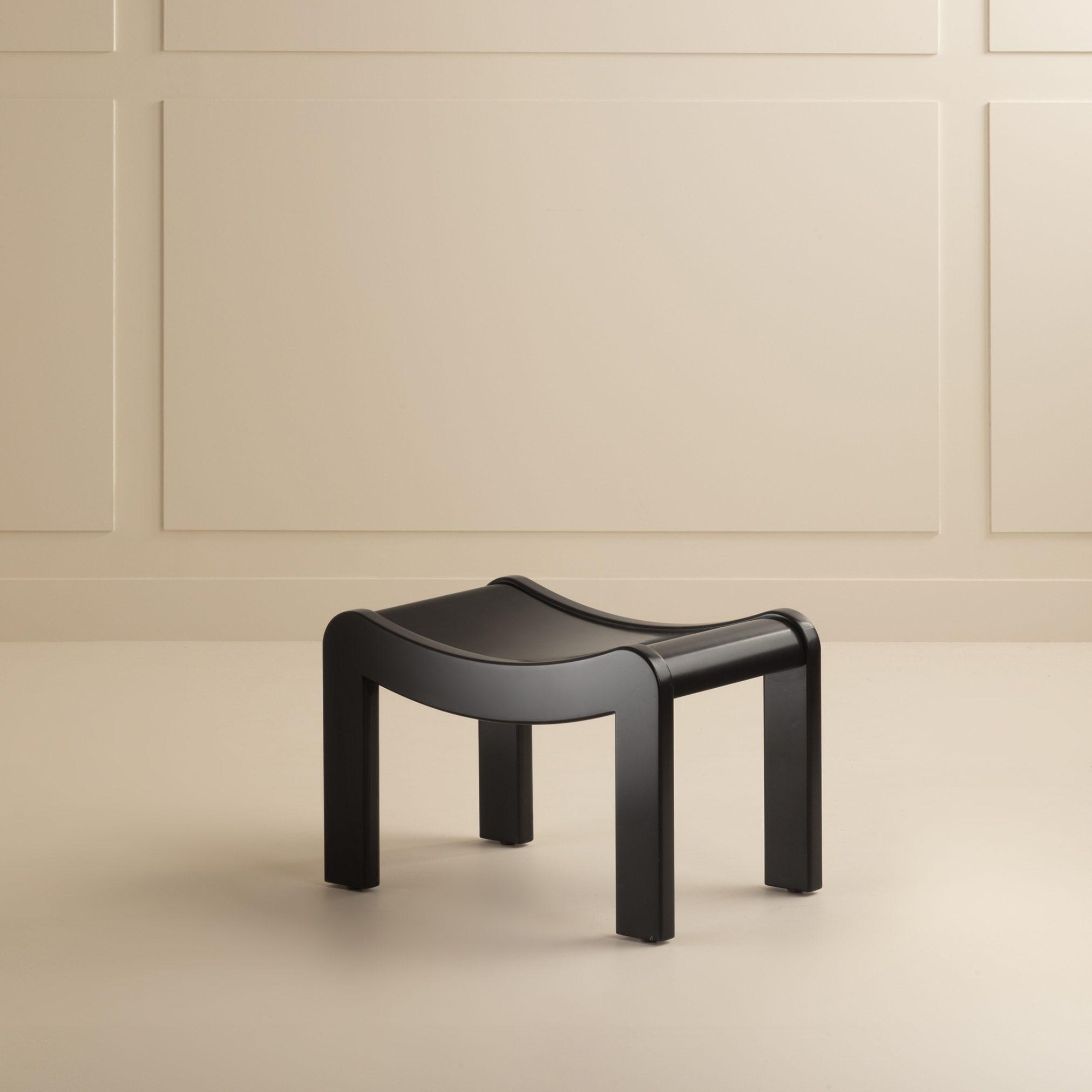 PC 1925 Curule Stool 01 Portrait BD