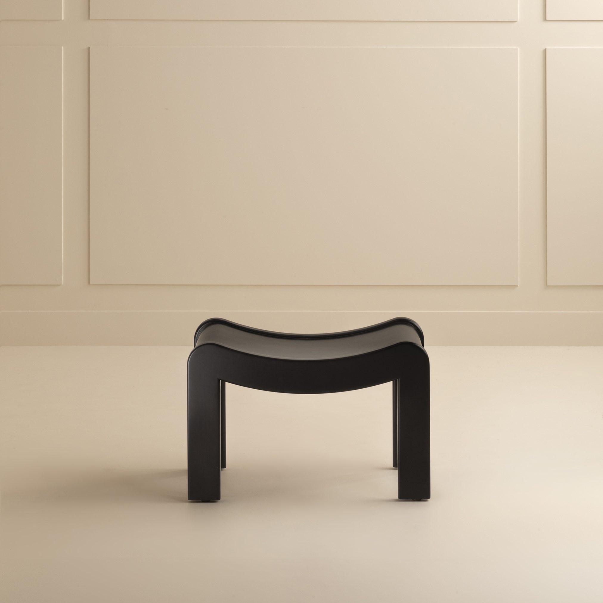 PC 1925 Curule Stool 02 Portrait BD