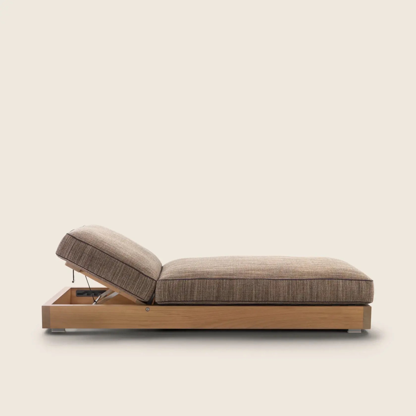 0289 G8 HAMPTONS DAYBED 01