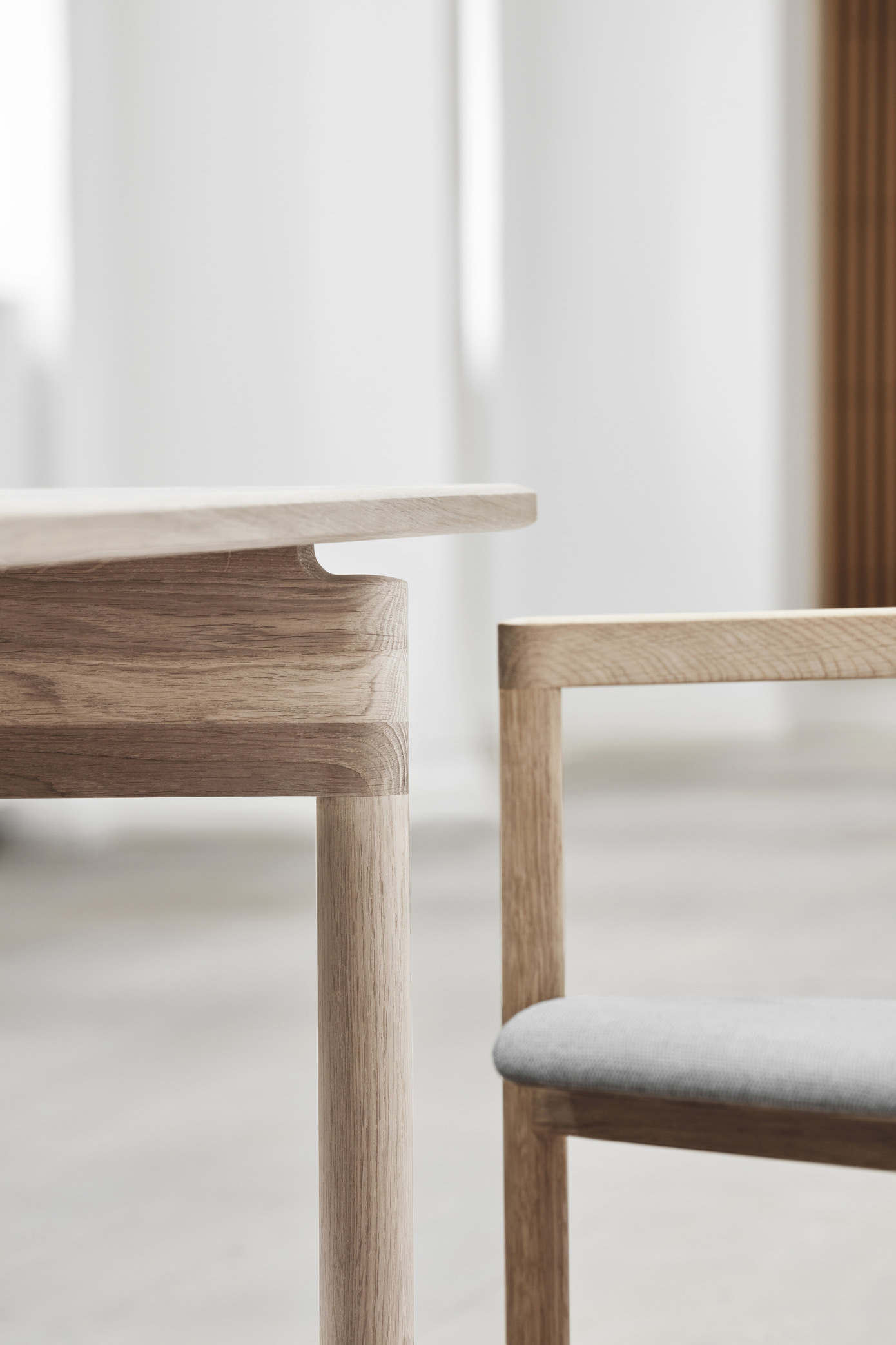 Post Table 1097 6442