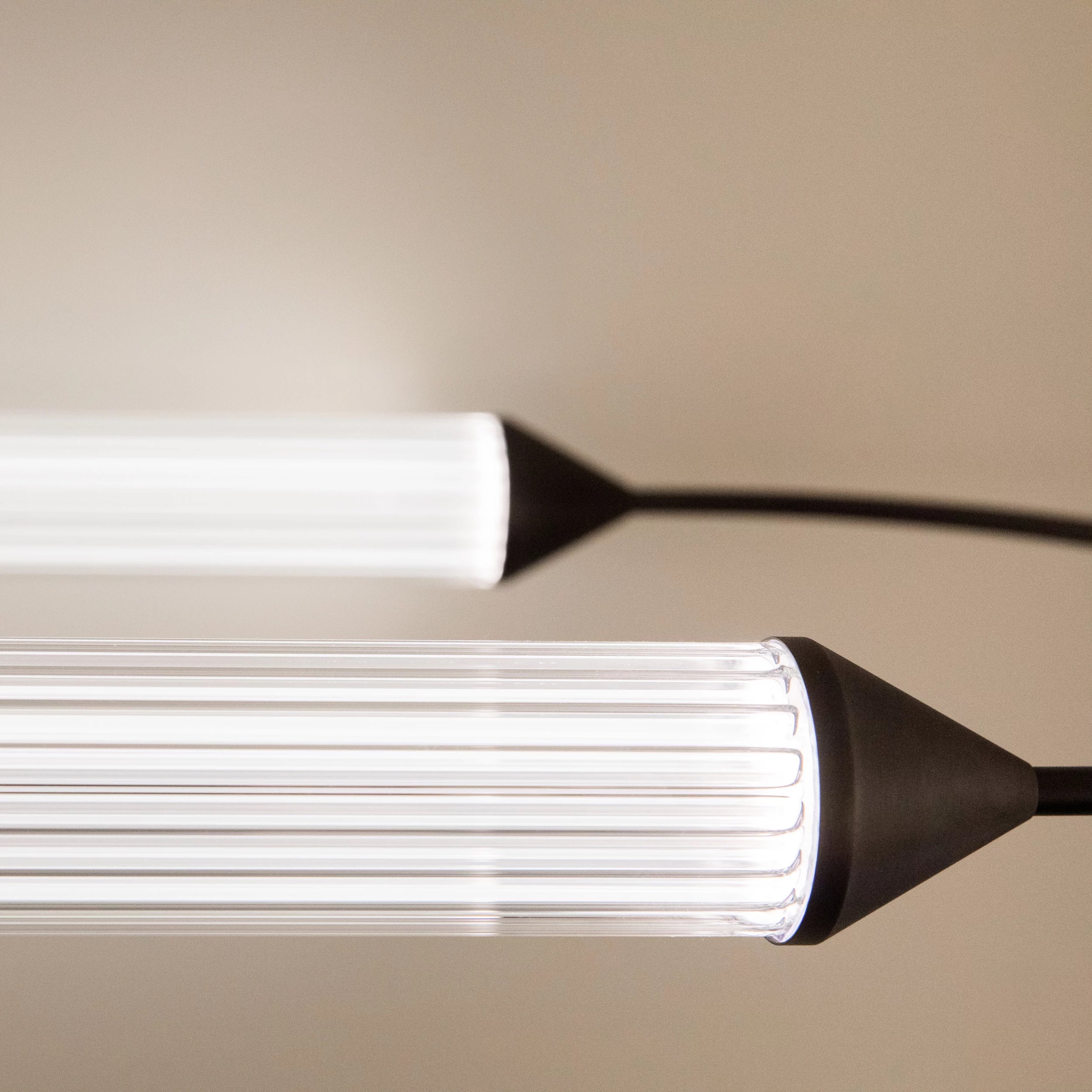 Giopato Coombes Cirque Pendant Ellipse Horizontal Detail Web