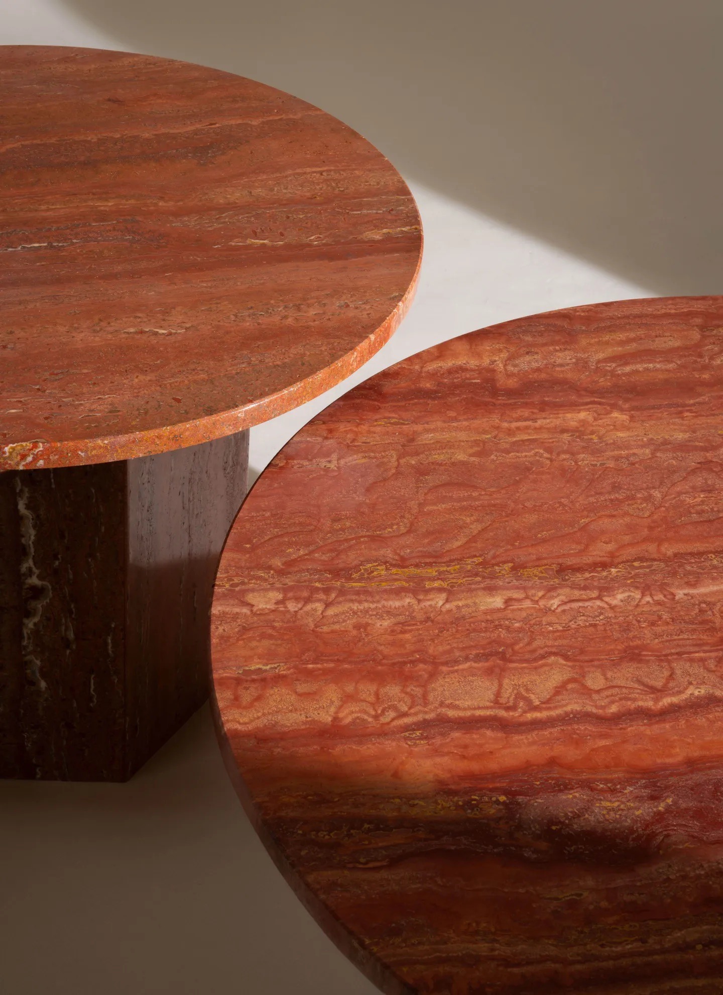 10042375 L2 Epic Coffee Table Round 110 Red Travertine