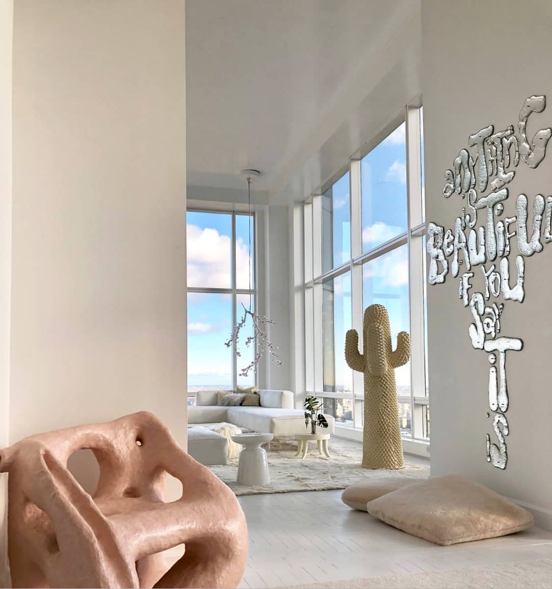 08 Gufram Living Kelly Benhun another white