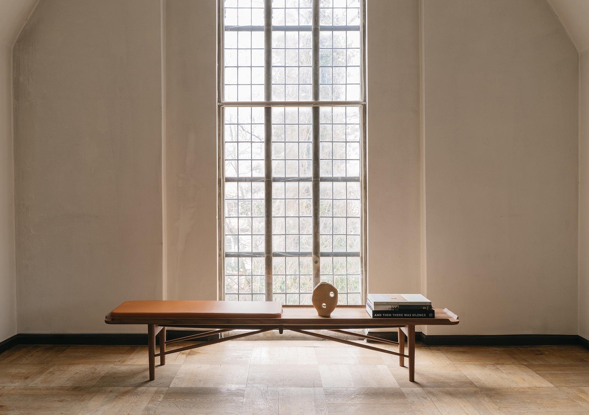 The cocktail bench walnut 2