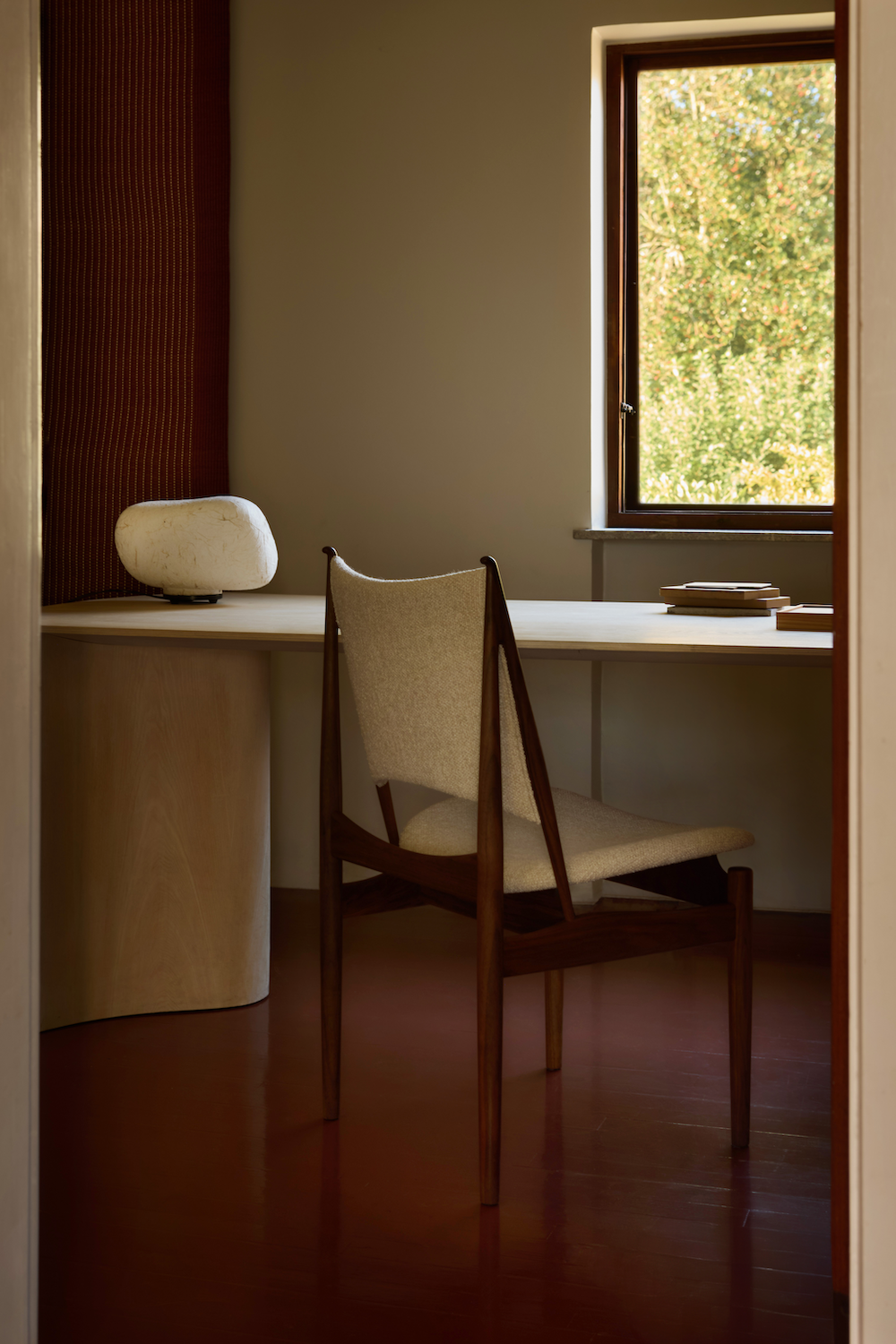 Egyptian chair sacho moss walnut 02