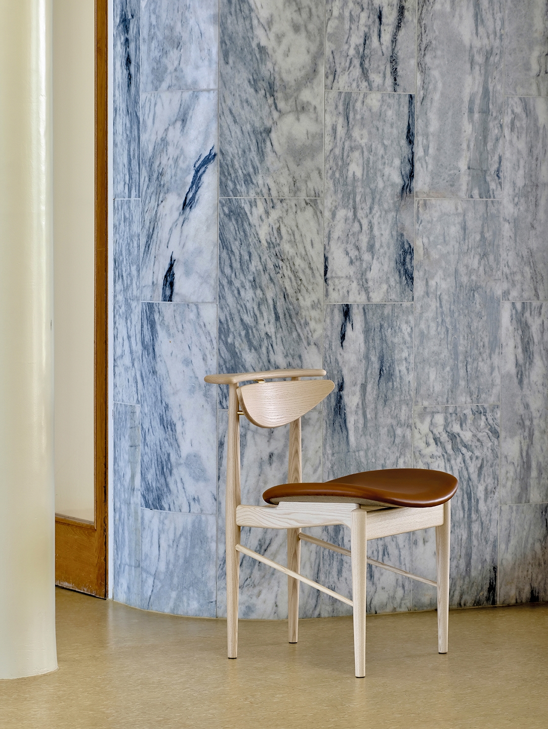 House of finn juhl reading chair ash vita leather 01