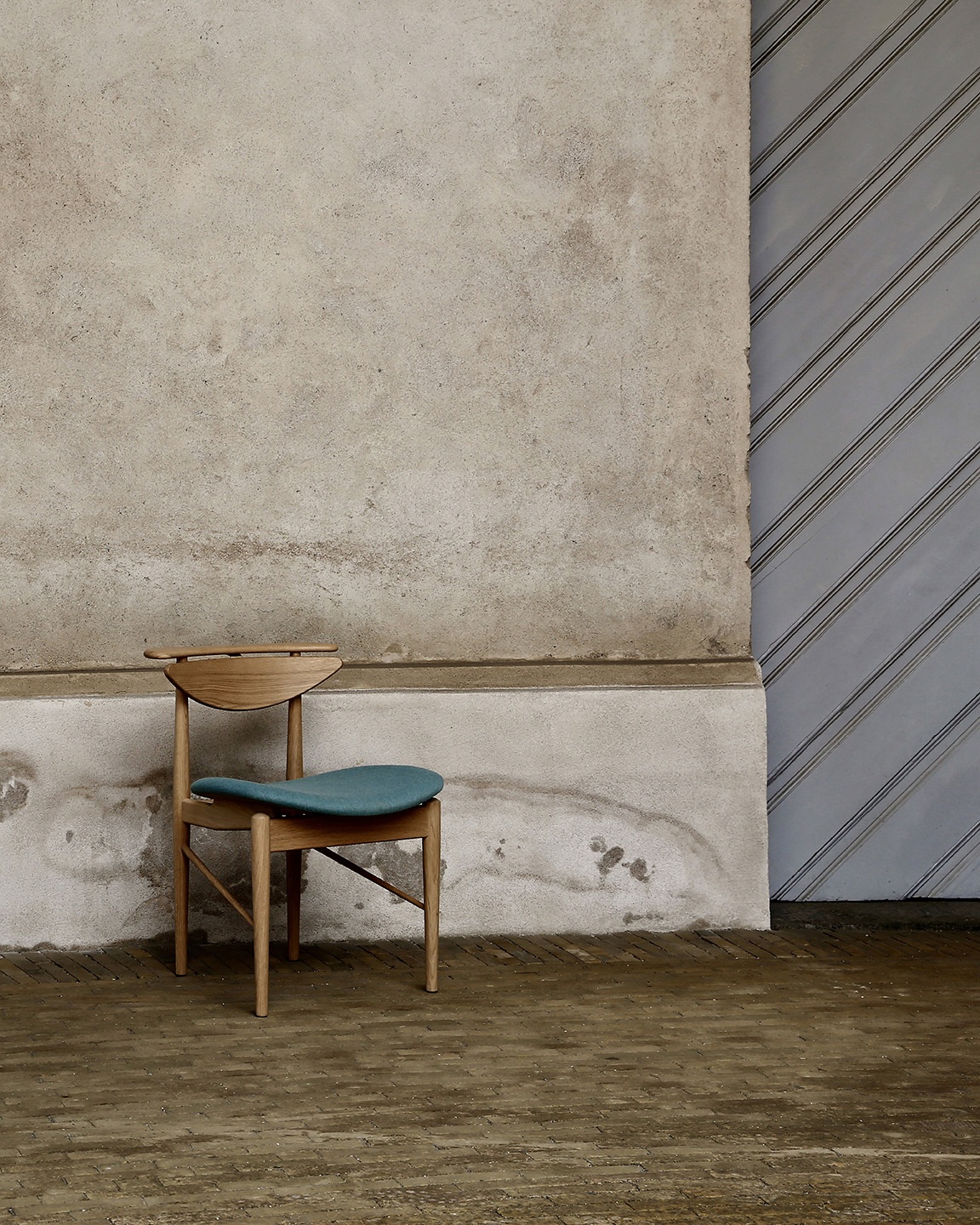 Reading chair oak watercolour himalaya 06