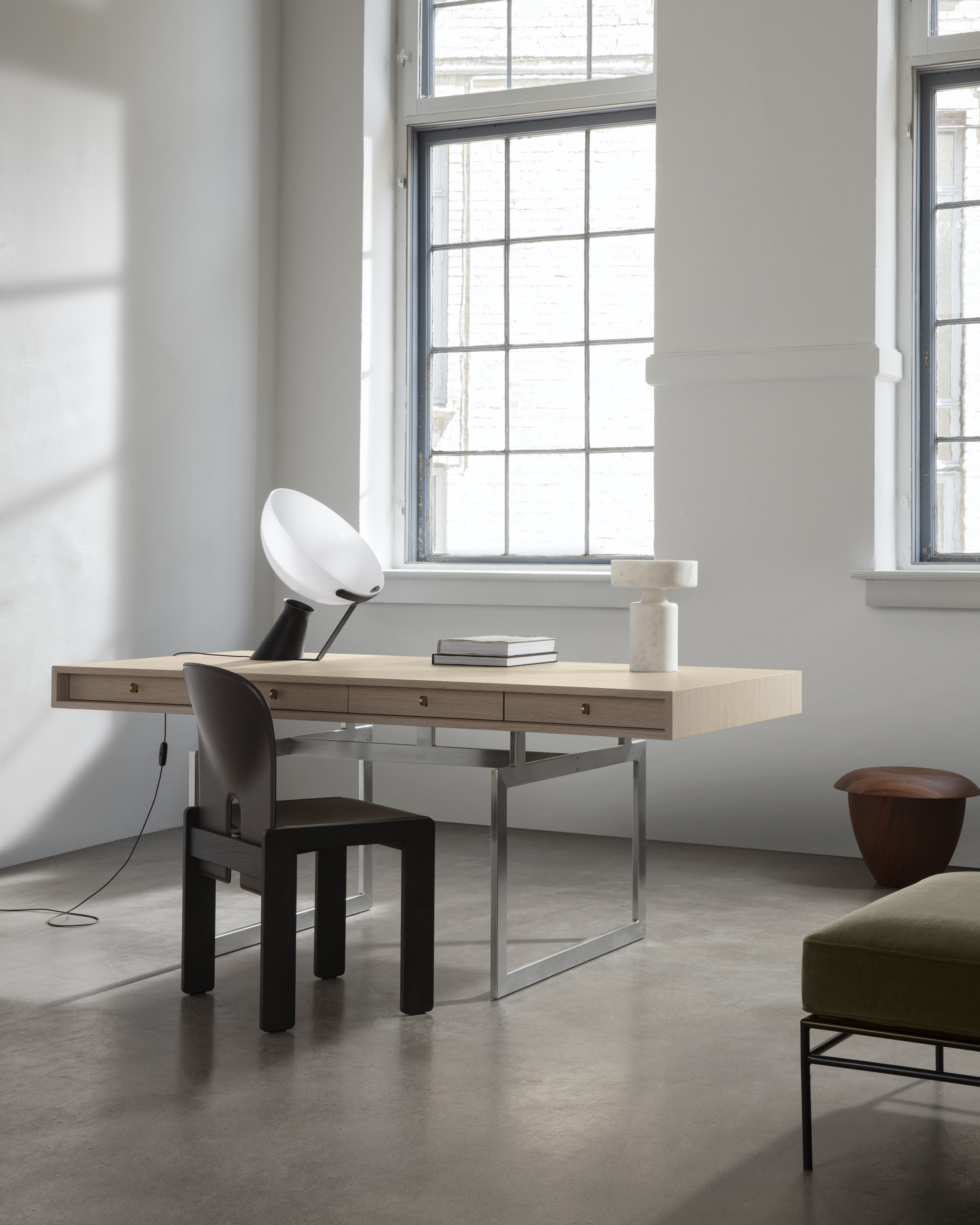 Karakter Office desk Scarpa 121 Aida Mangiarotti Marbles Bon Lifestyle