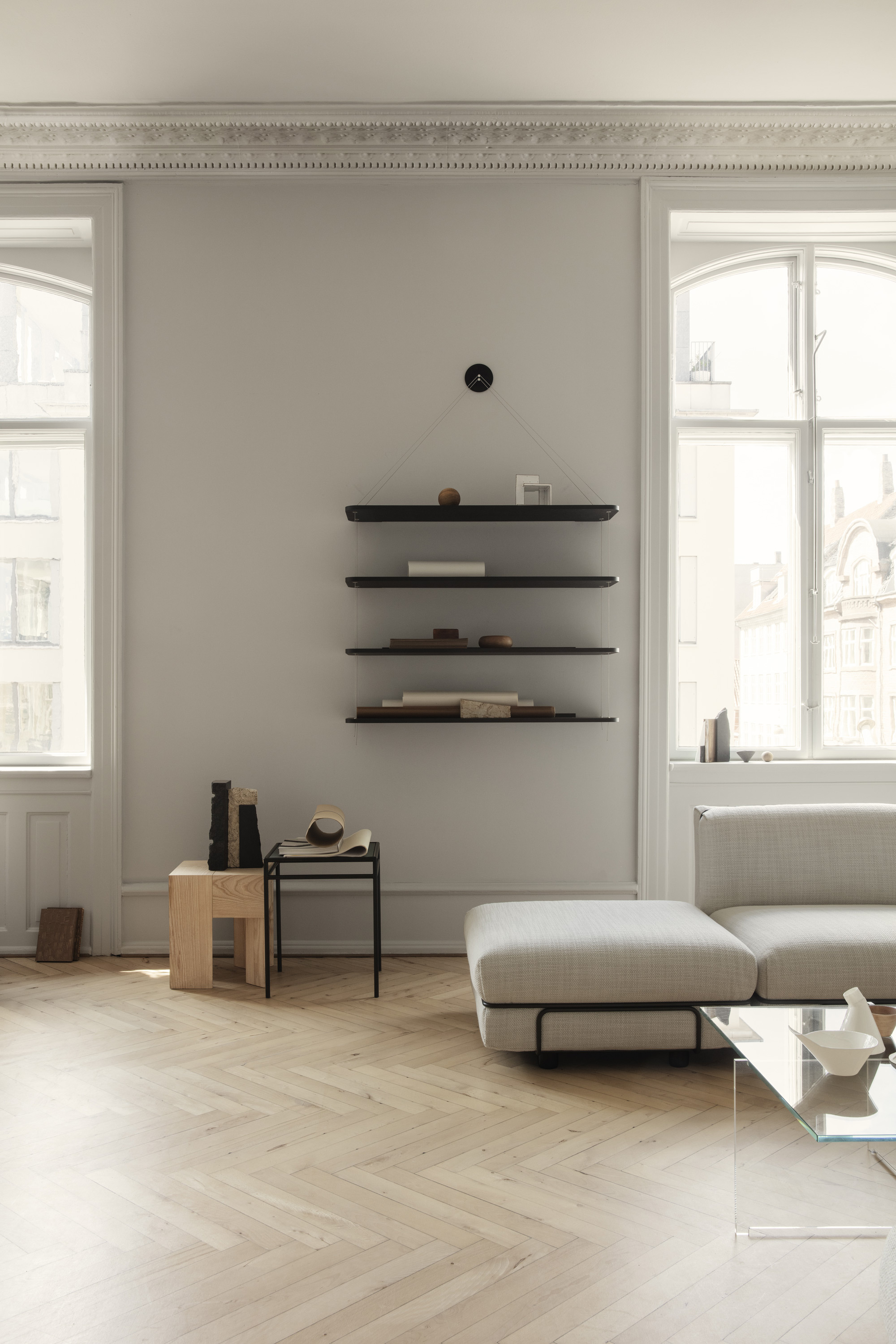 Karakter GB Lounge Tri Angle Middleweight Sidetable Libreria Pensile Heidi Lerkenfeldt Lifestyle