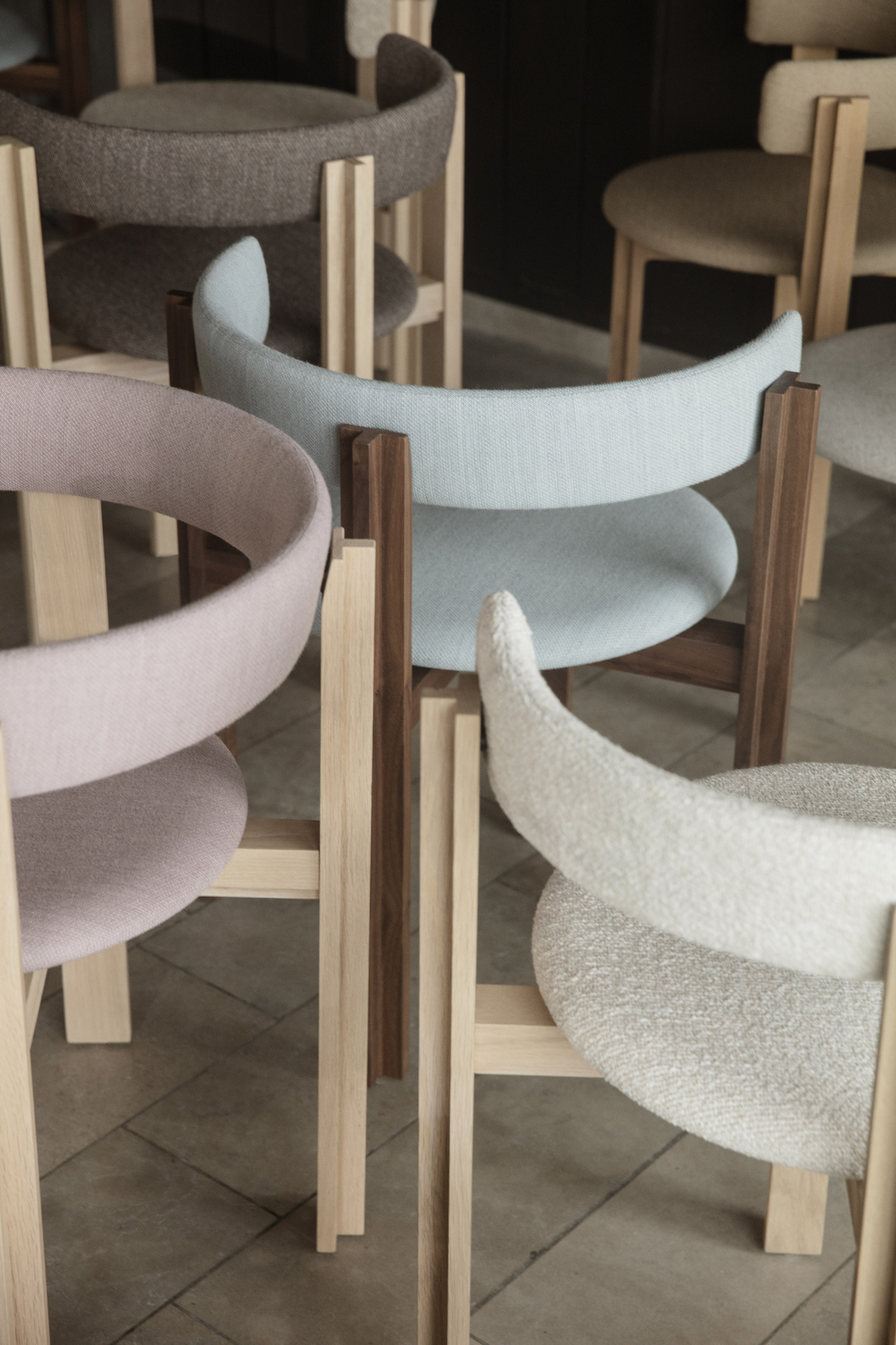 Karakter Principal Chair Lifestyle Side Oak