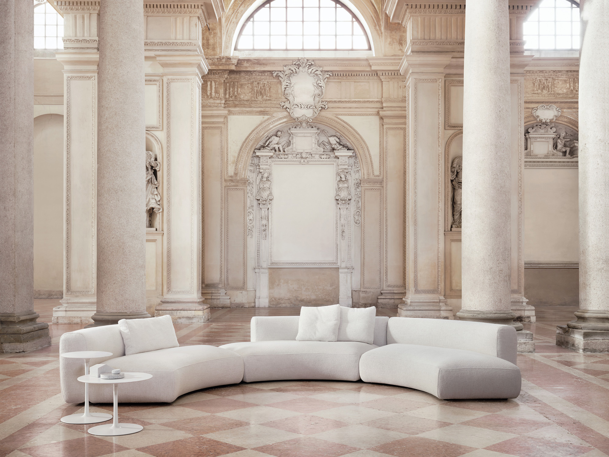 Cosy curve flow low table lifestyle 23 mdfitalia 01