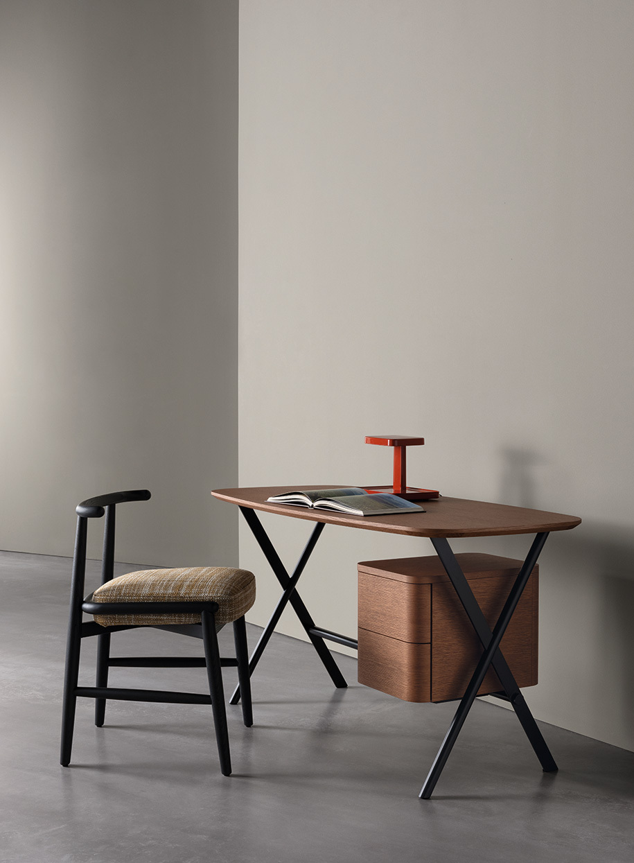 Jasper writing desk 06 915x1245