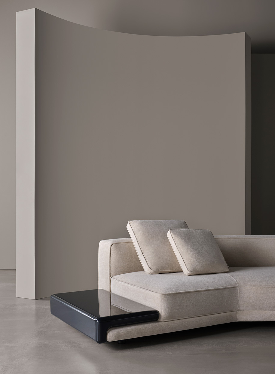 Max sofa 02 915x1245