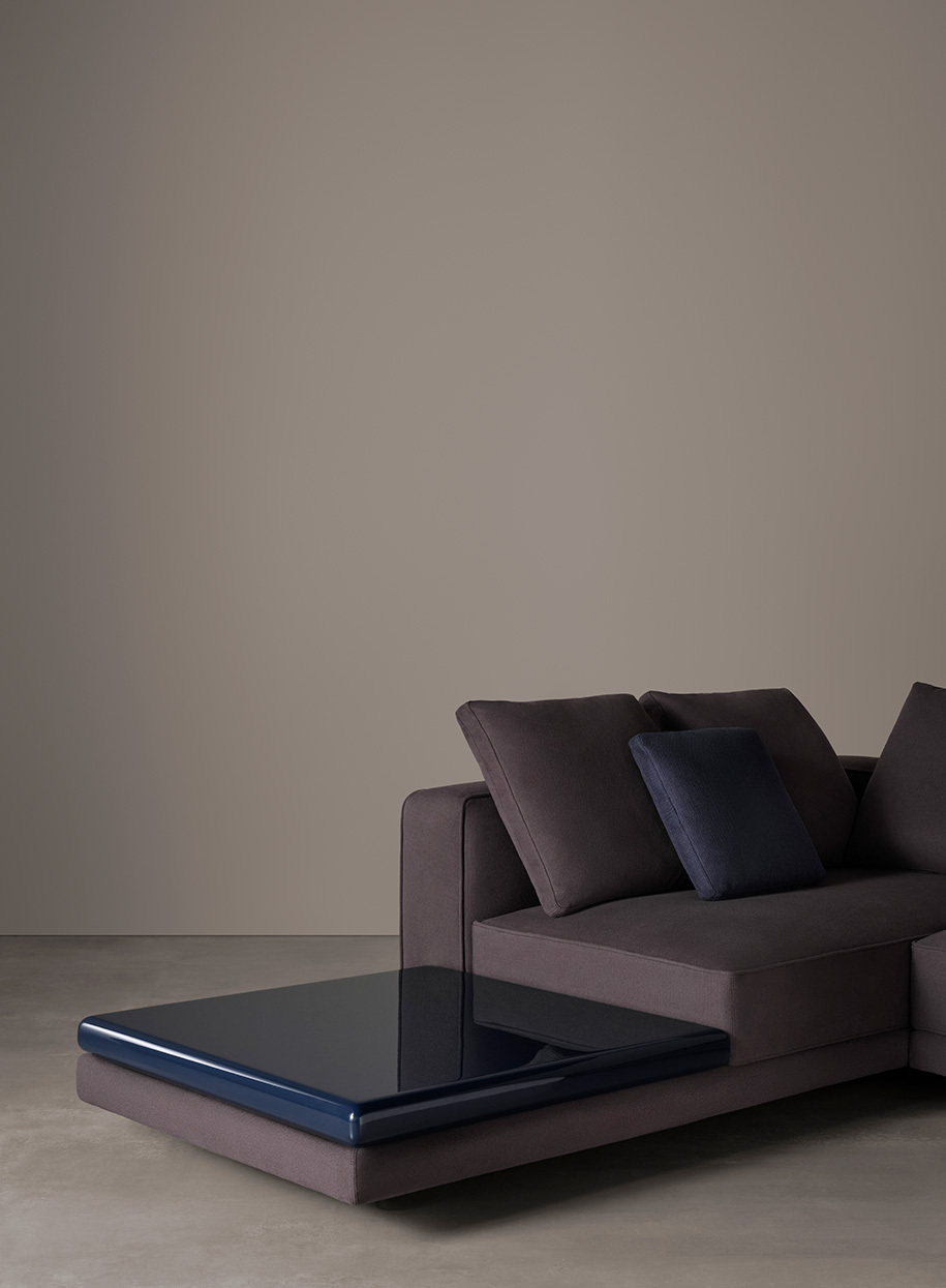 Max sofa 09 915x1245