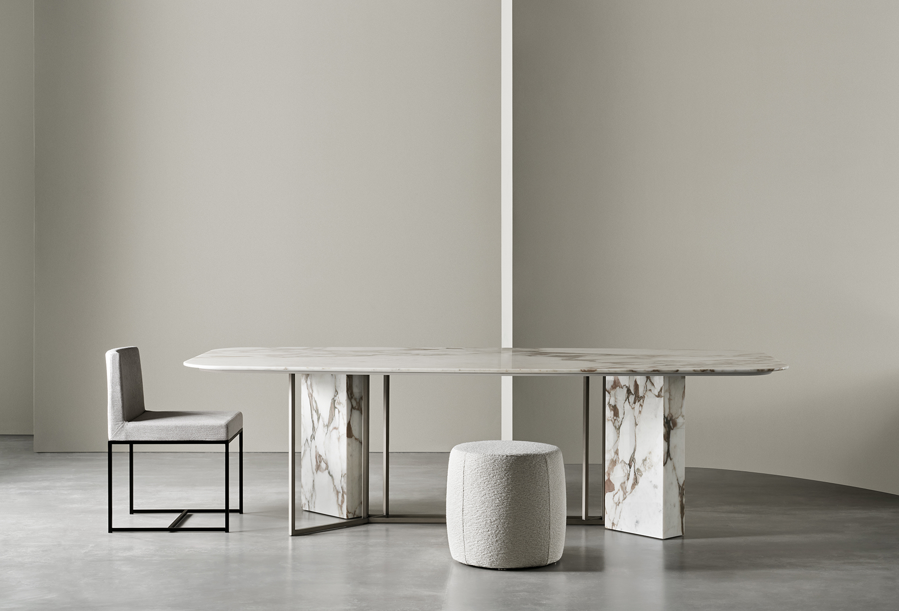 Plinto table 01 1830x1245