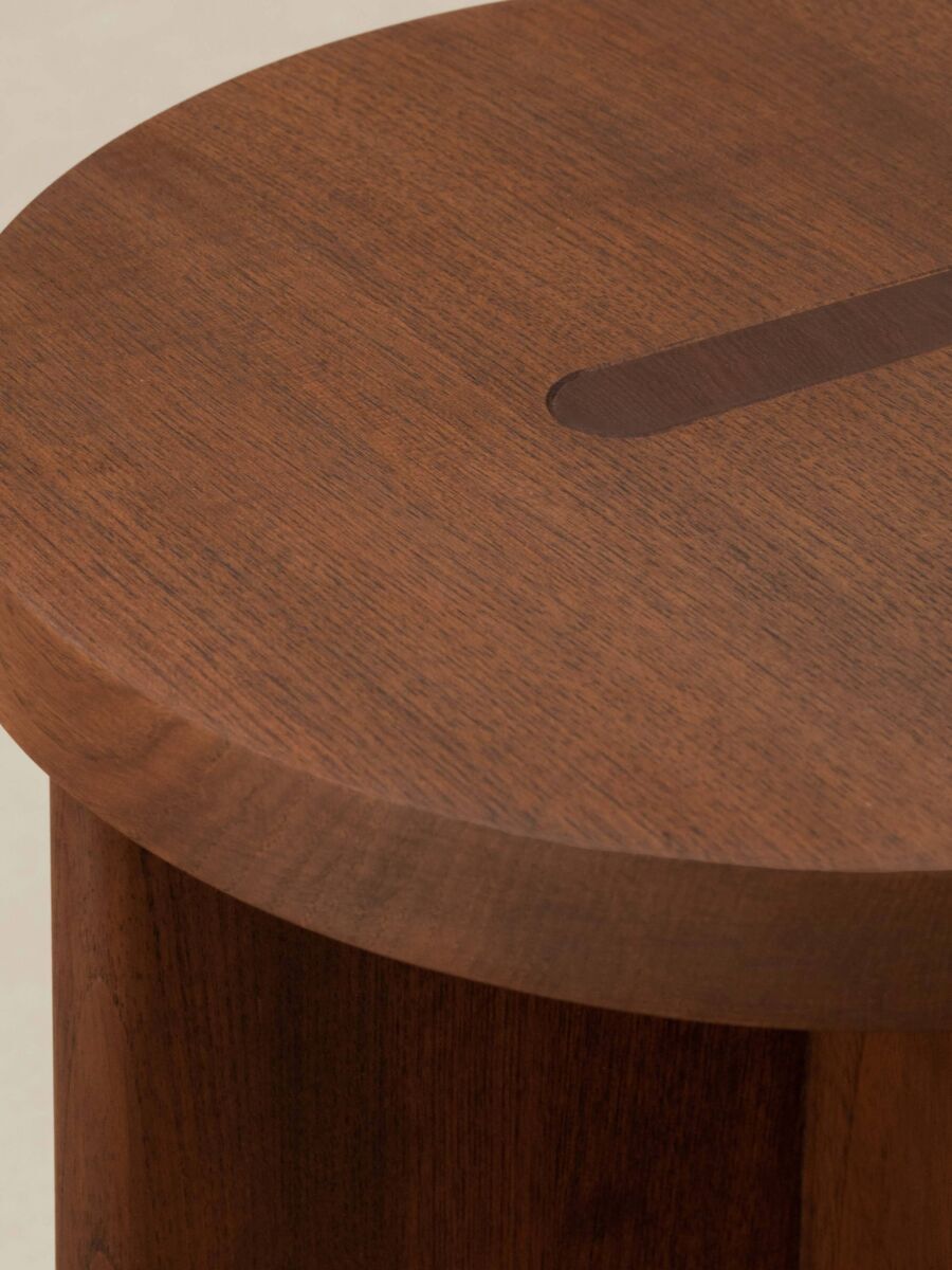 06 Teak Round Stool Detail Seat