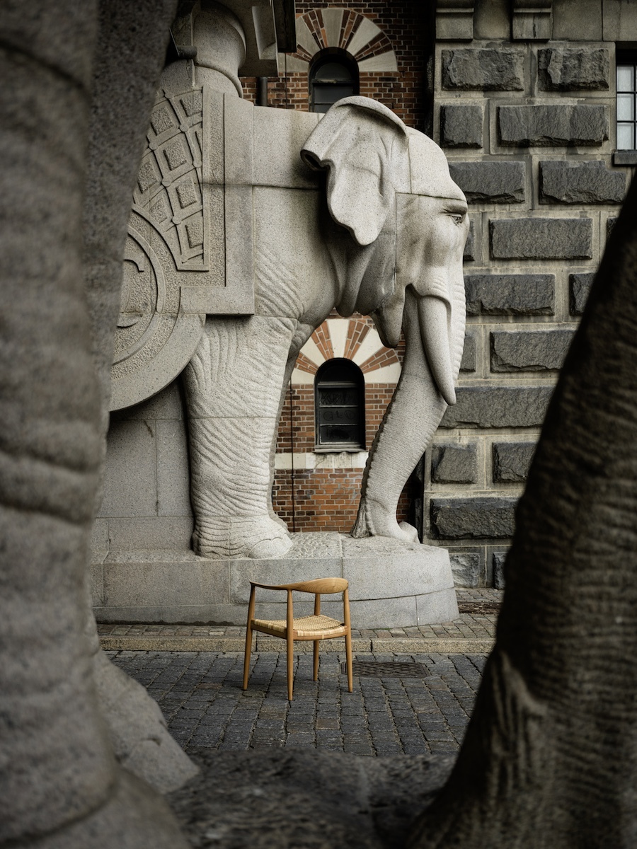 Pp mobler wegner pp501 round chair lifestyle arr 2 1