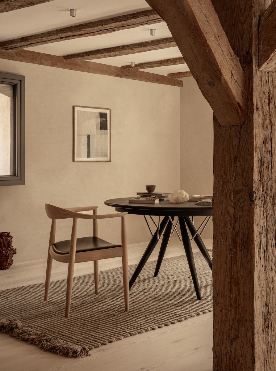 Pp mobler wegner pp503 round chair lifestyle 1