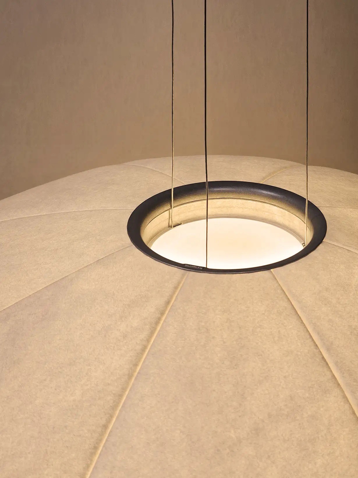 682ed0957fa51bd87b8f5553 Big Glow top