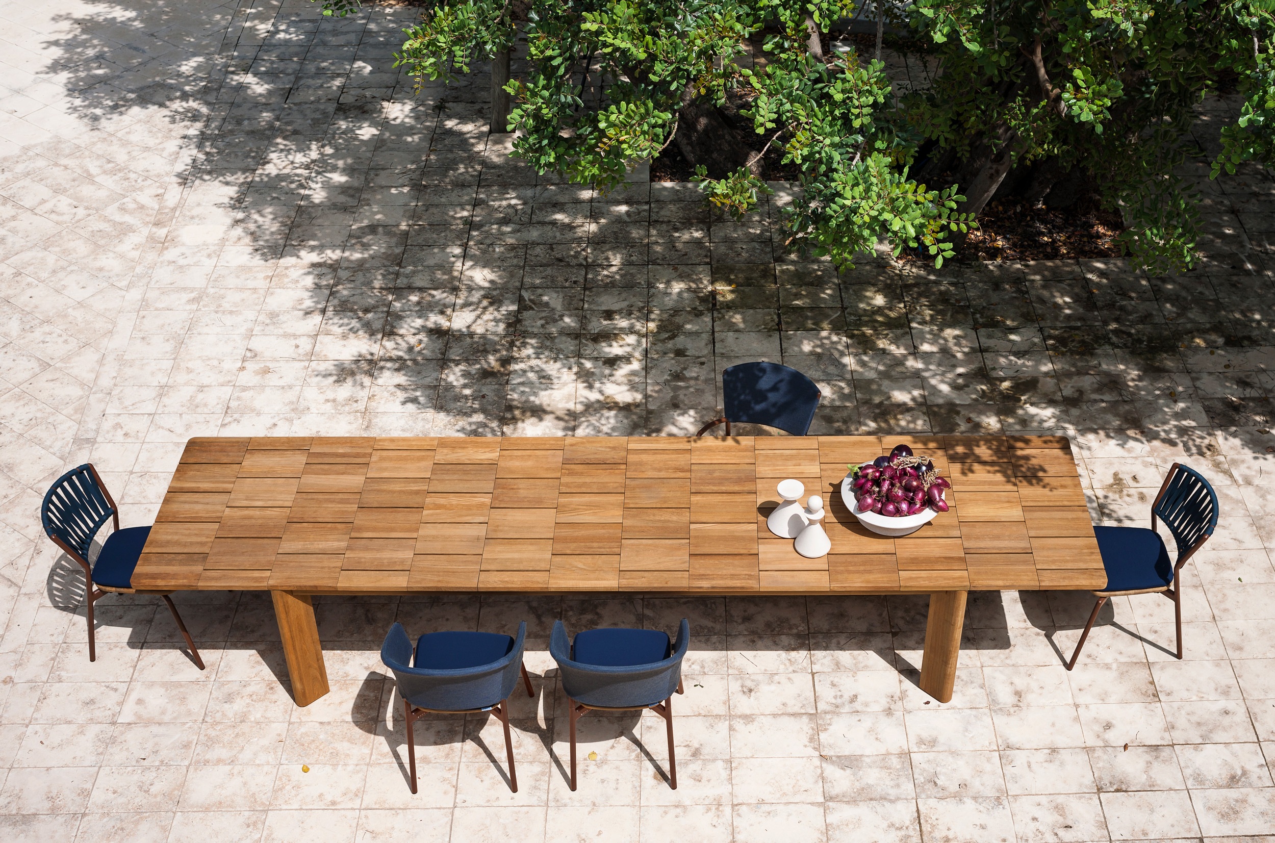 IMG RODA BRICK ext table 02 low