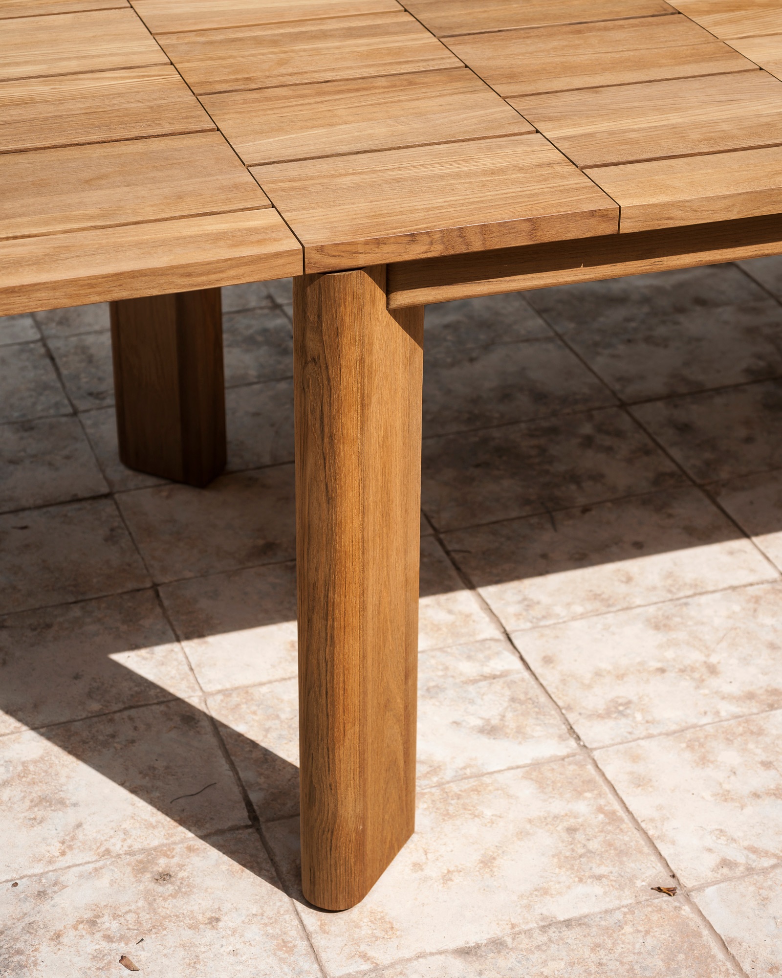 IMG RODA BRICK ext table 03 low