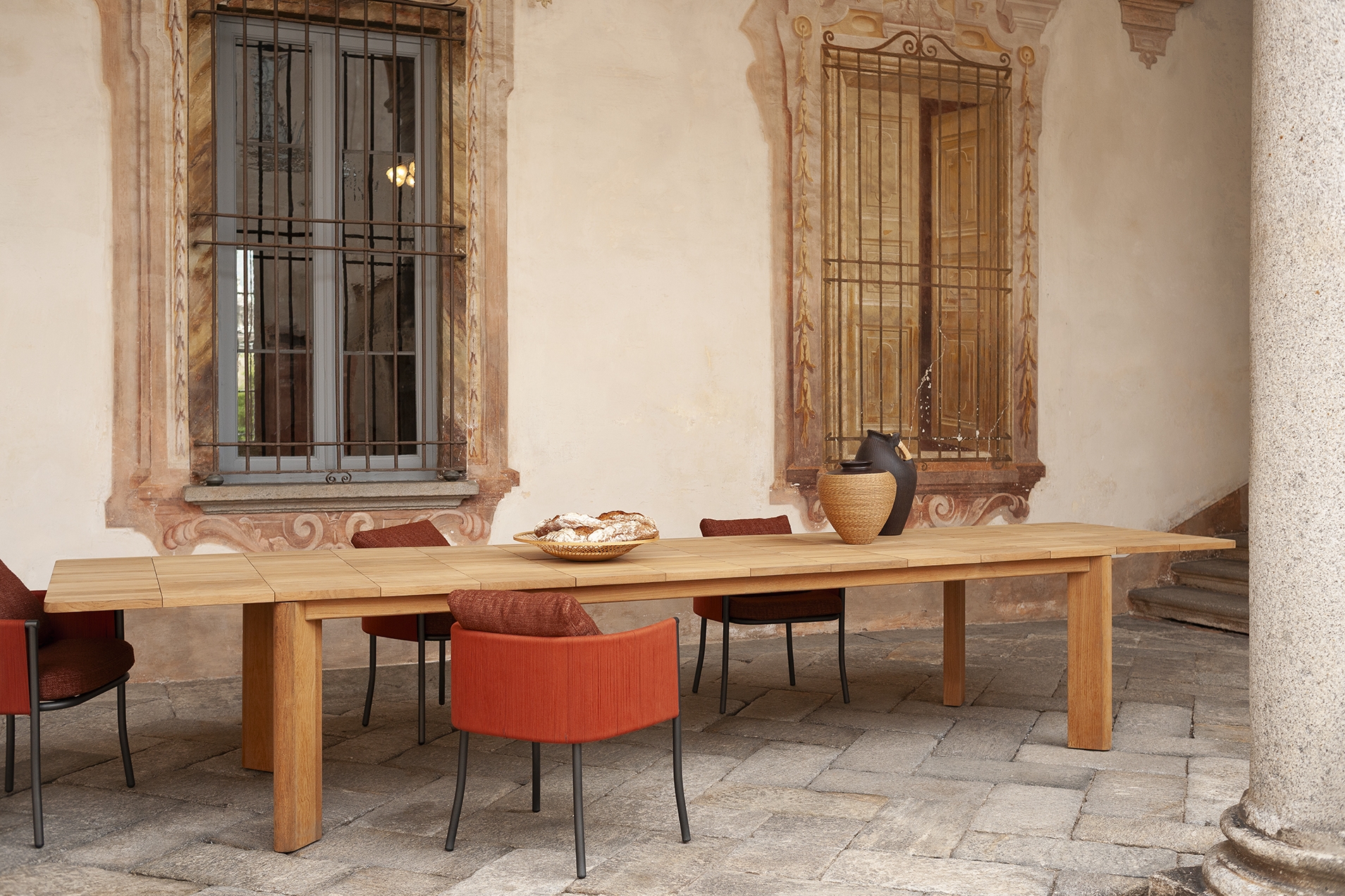 IMG RODA BRICK ext table 04 low