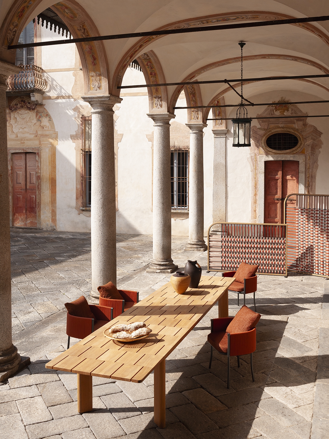 IMG RODA BRICK ext table 05 low