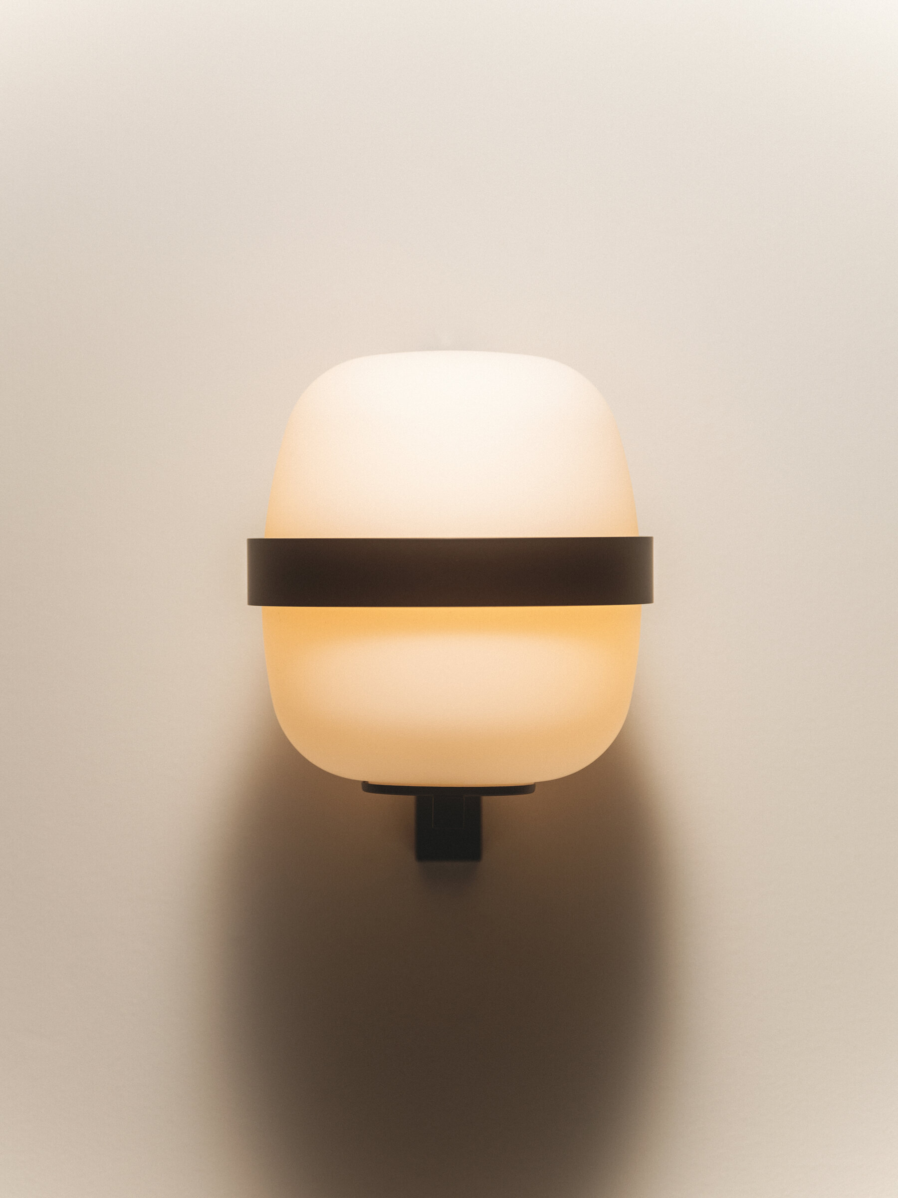 Wally Cestita Negro ON Enric Badrinas 2024 1 x2400