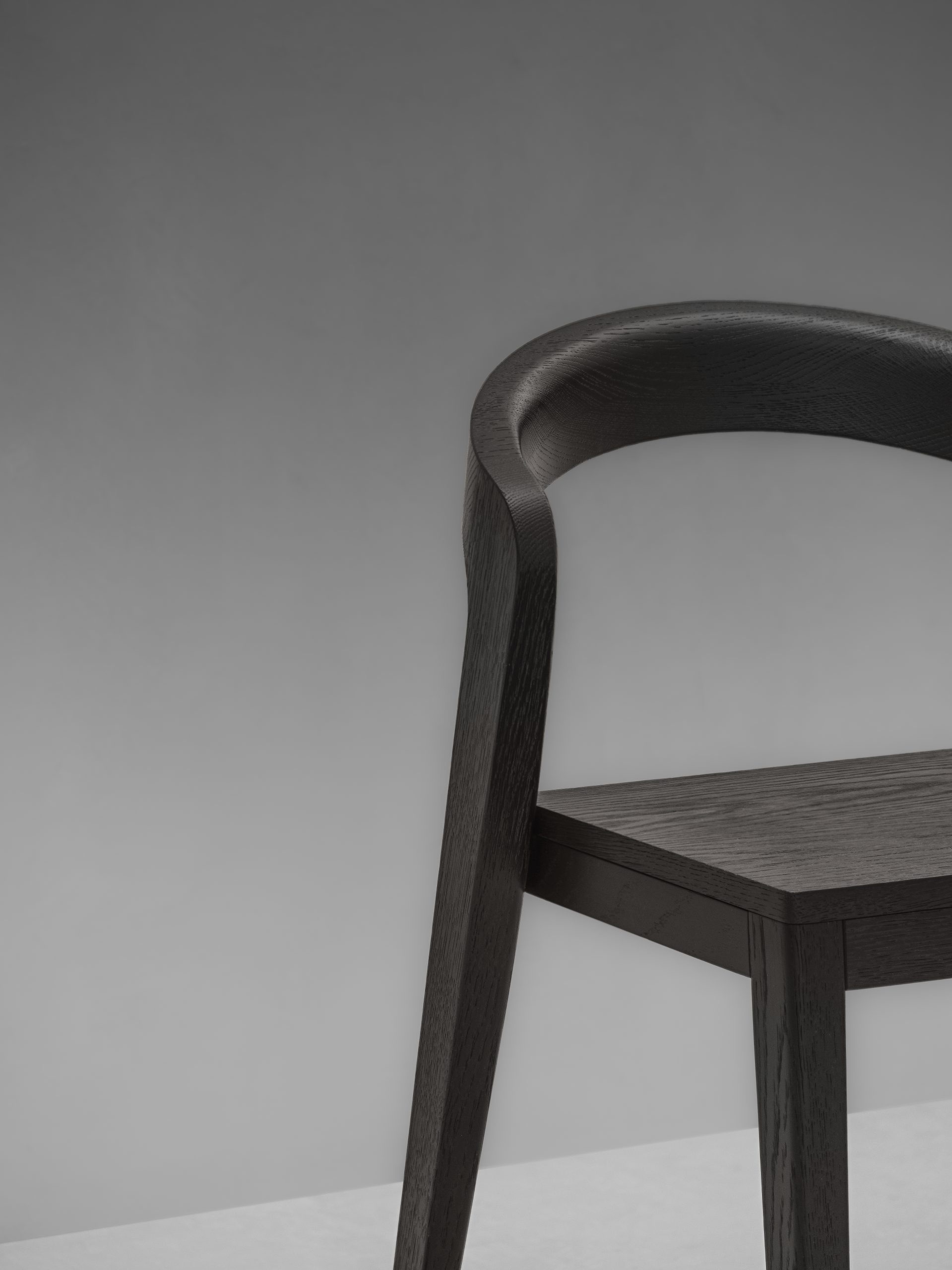 Van Rossum play chair oak midnight blackr brushed highres 3 scaled
